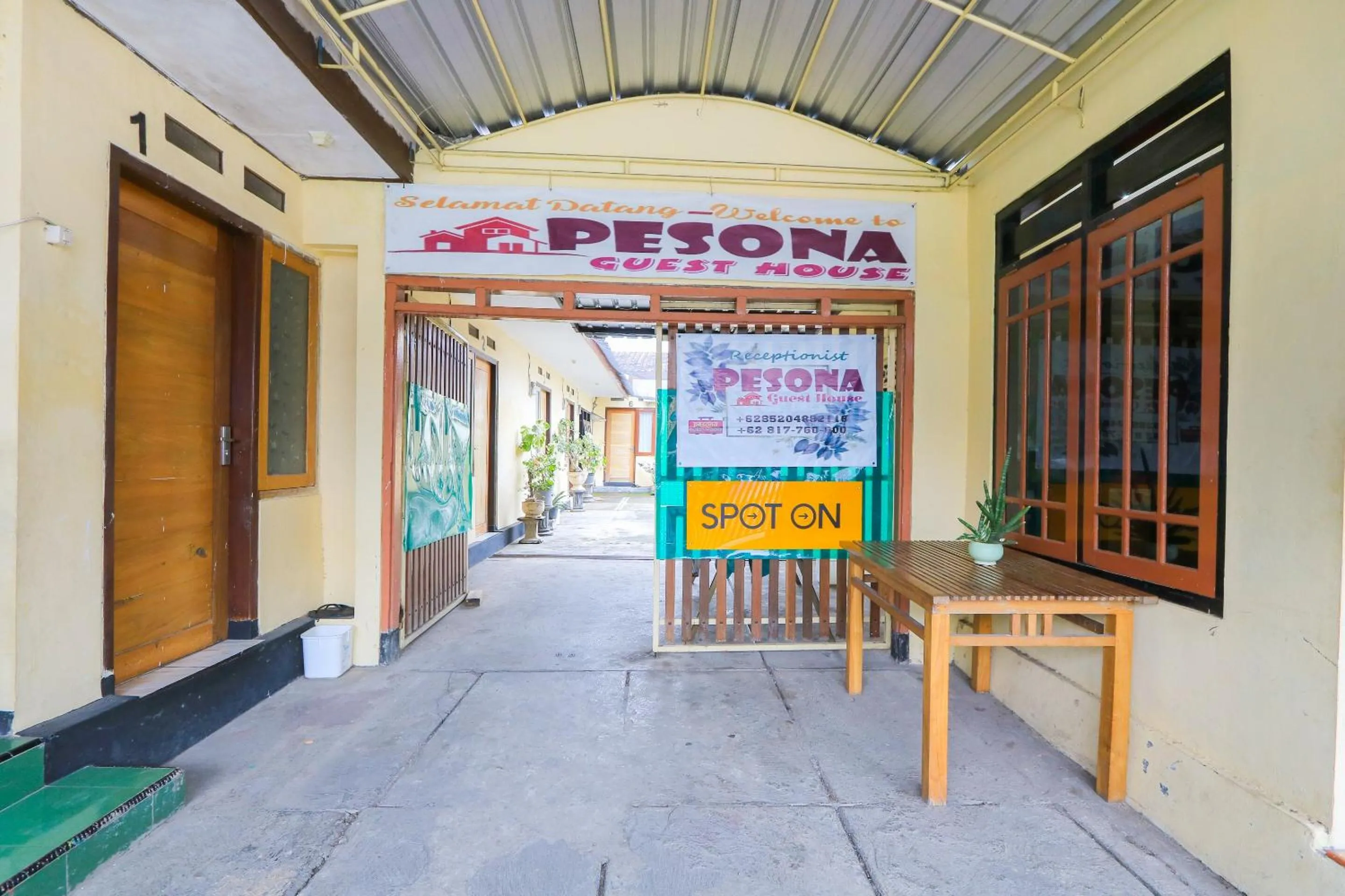 Lobby or reception in OYO 2497 Pesona Guest House
