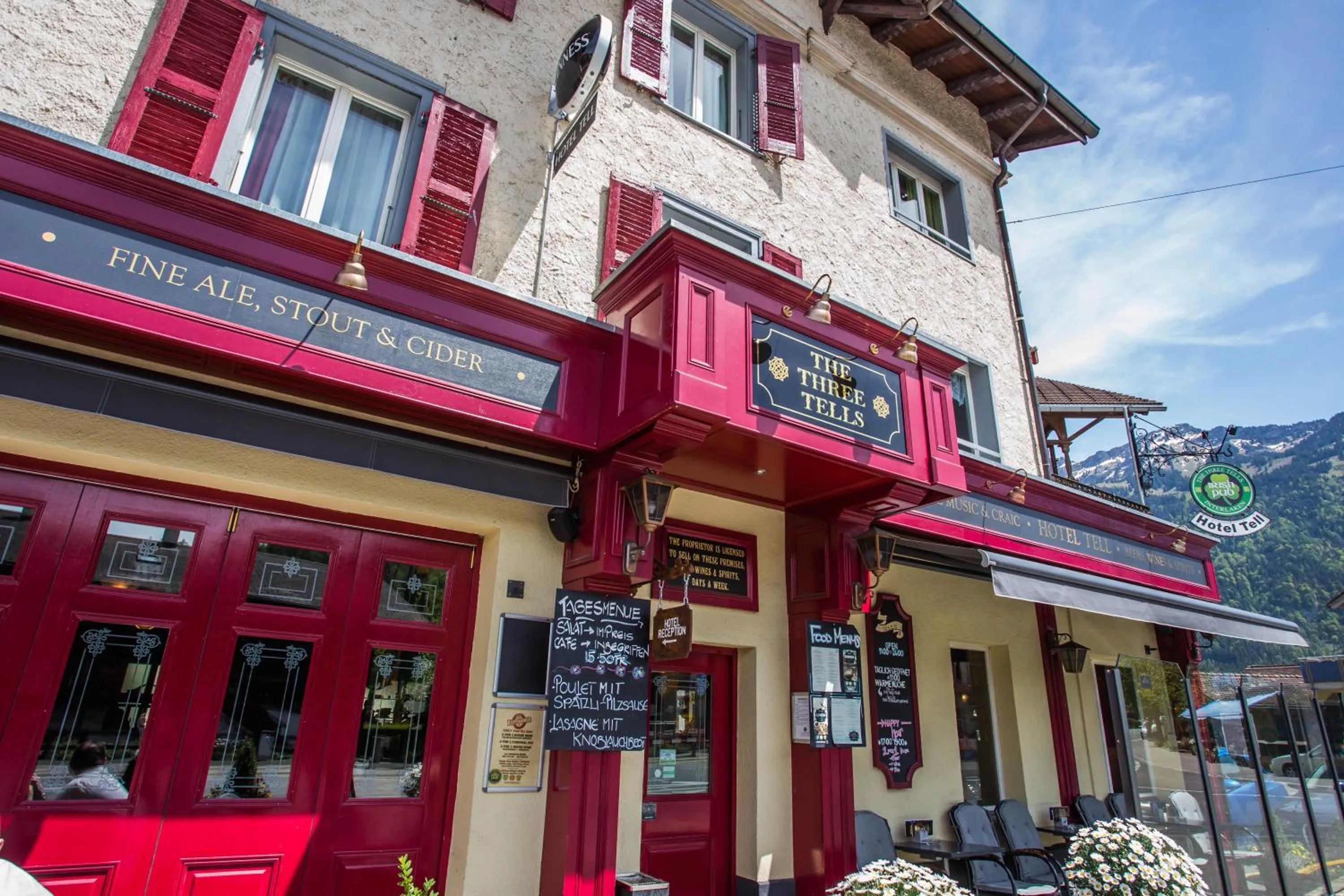 Facade/entrance in Hotel Tell and Apartments