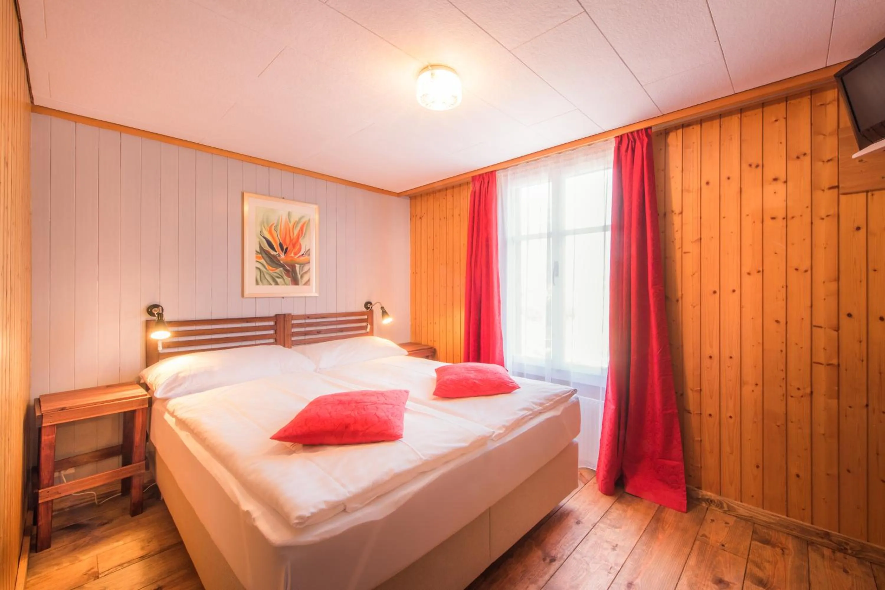 Day, Bed in Hotel Tell and Apartments