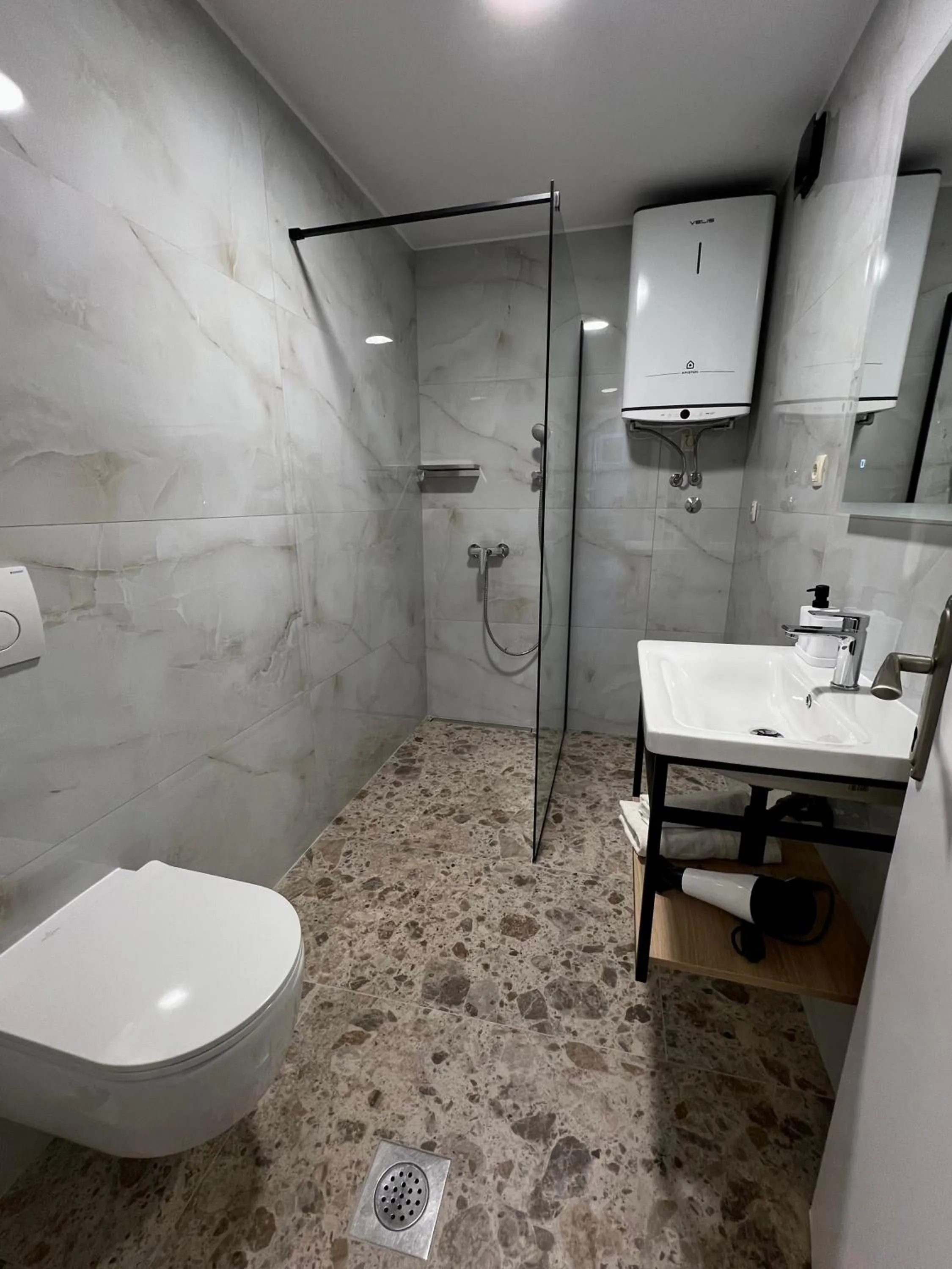 Shower in Apartments Mia