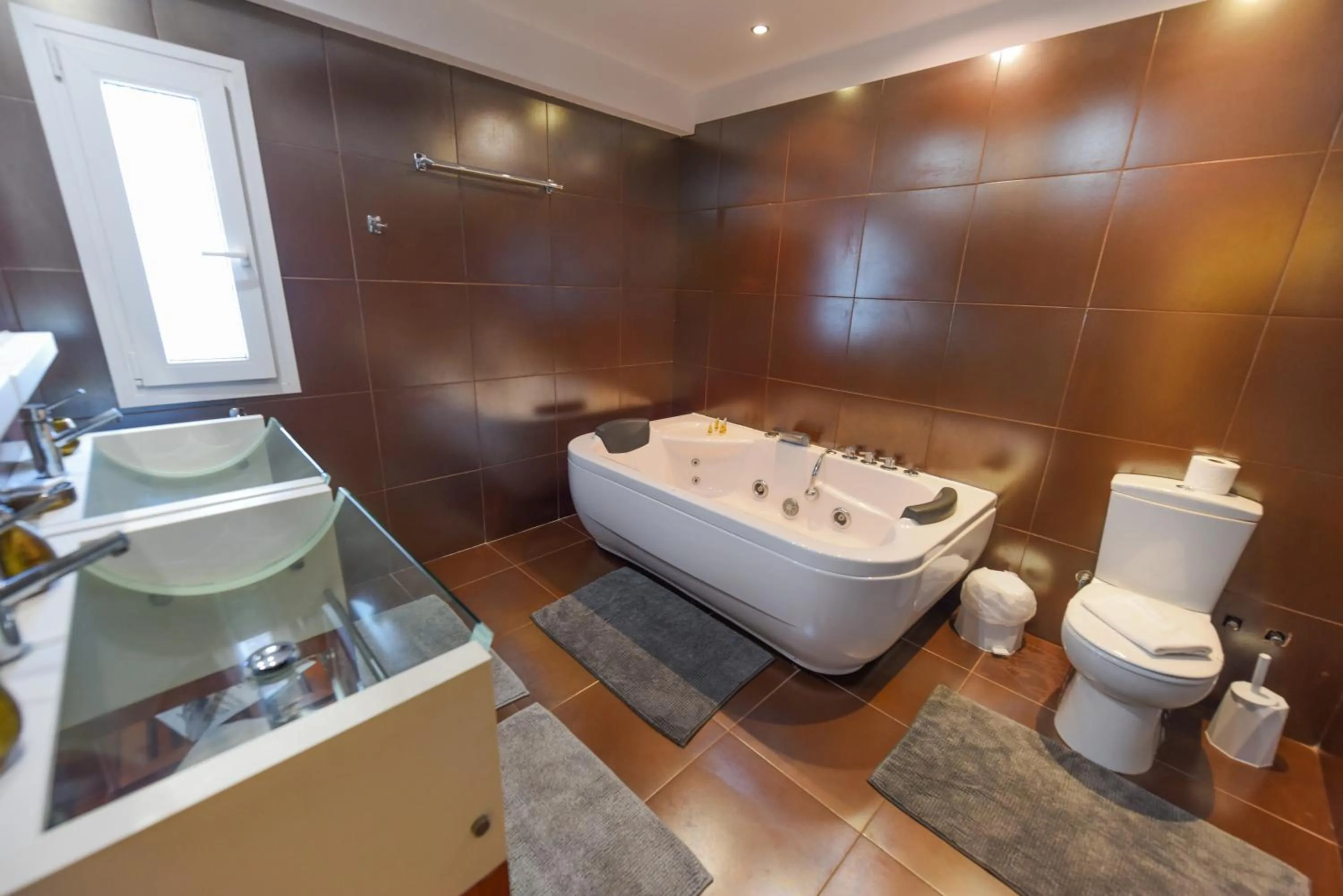 Bathroom in Samos Hotel