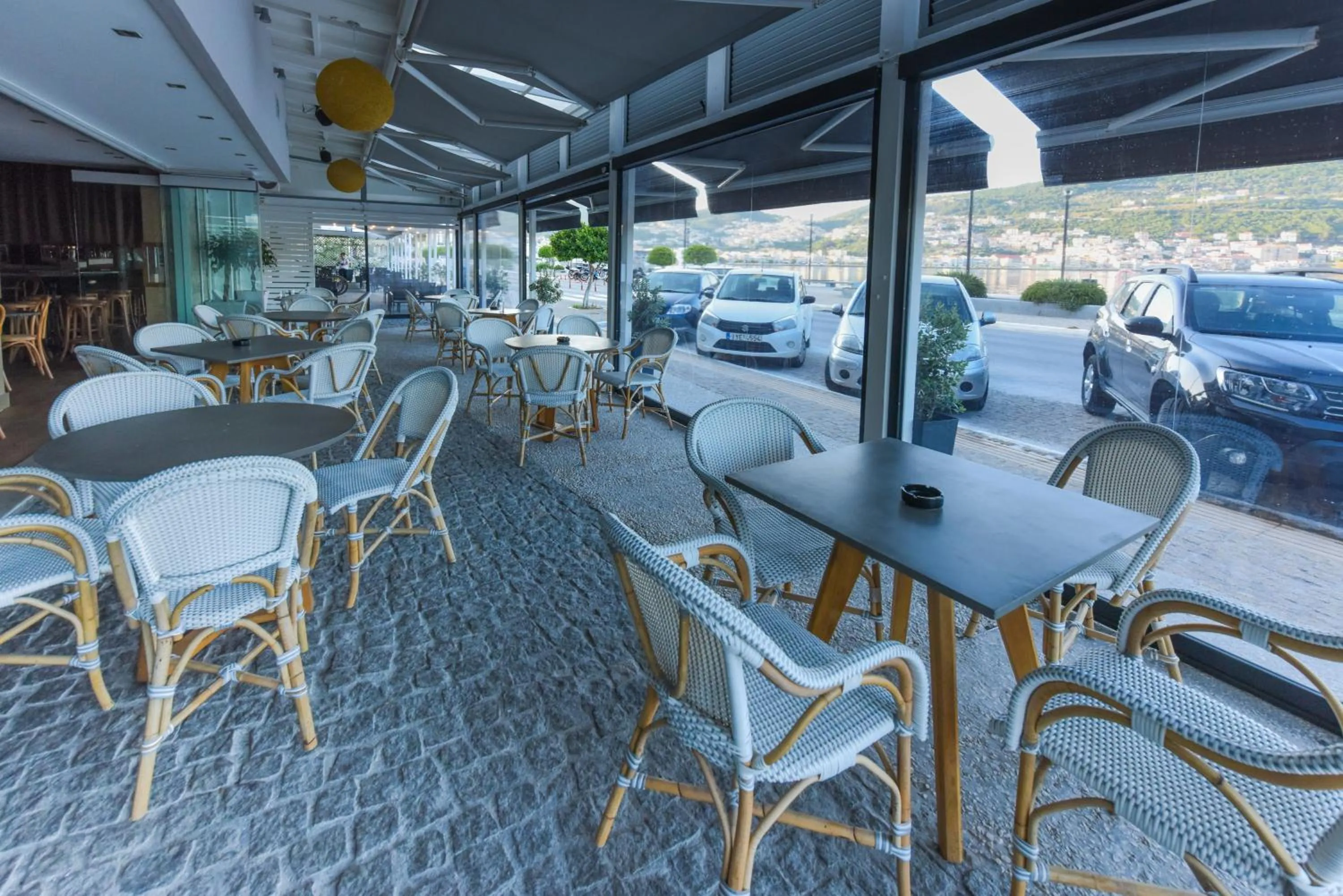 Restaurant/places to eat in Samos Hotel