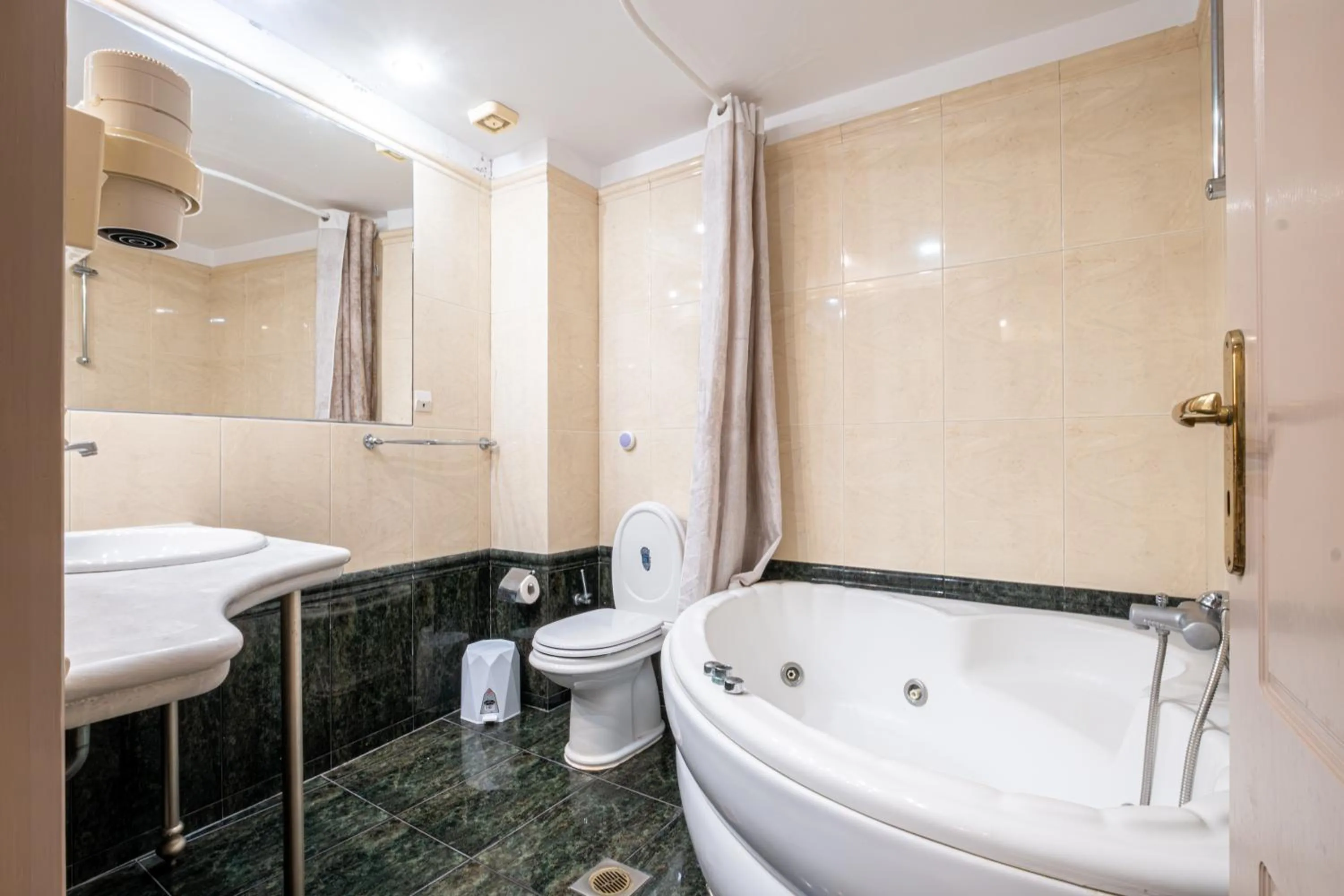 Bathroom in Samos Hotel