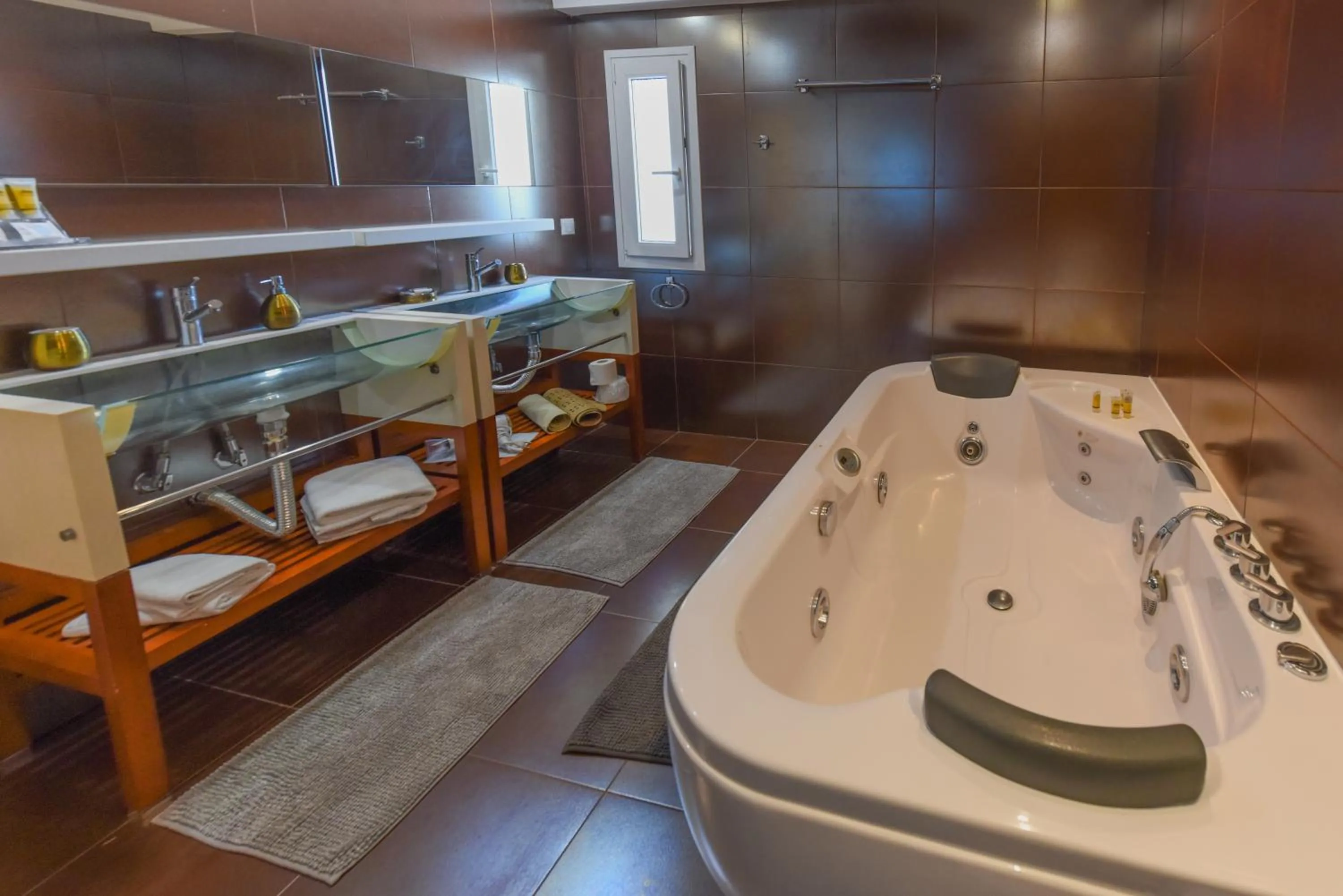 Bathroom in Samos Hotel