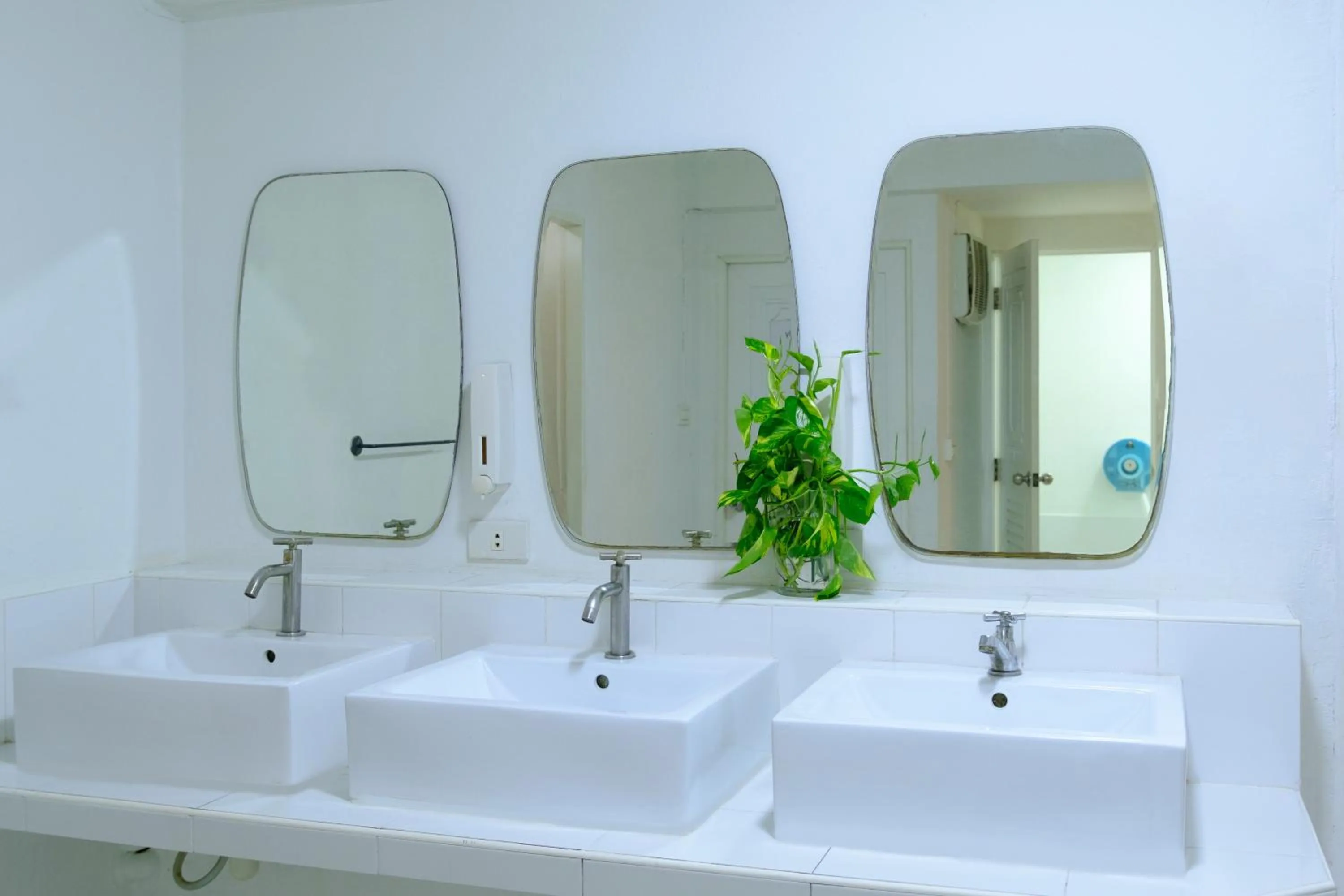 Bathroom in Bodega Bangkok Soi 23