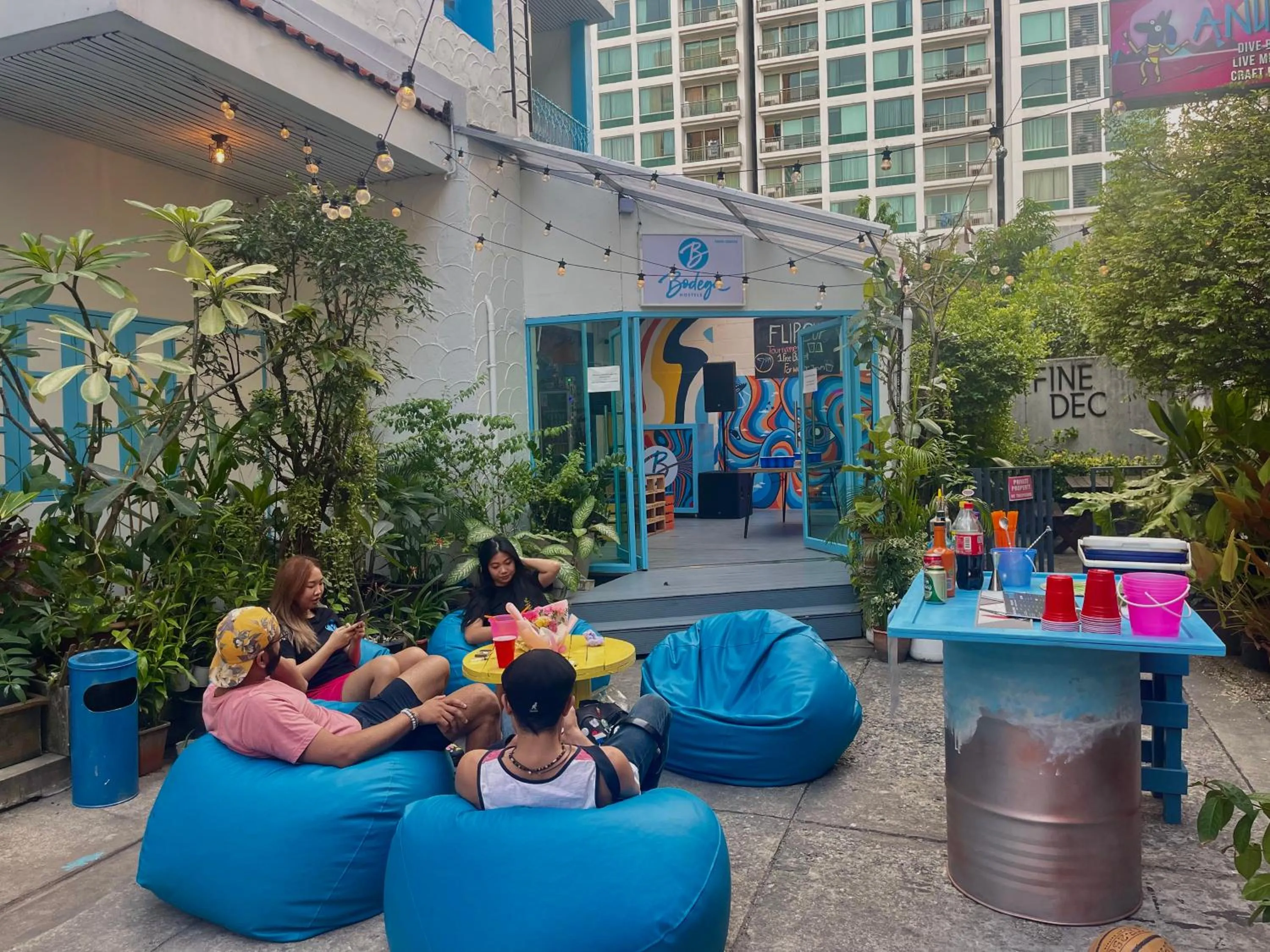 Communal lounge/ TV room in Bodega Bangkok Soi 23