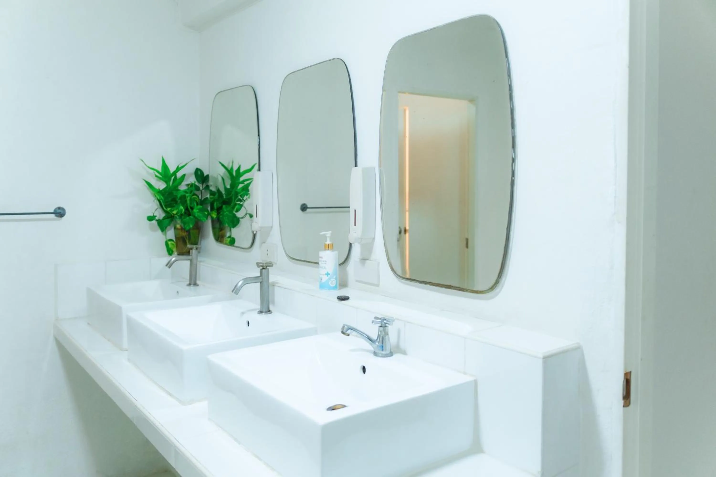 Bathroom in Bodega Bangkok Soi 23