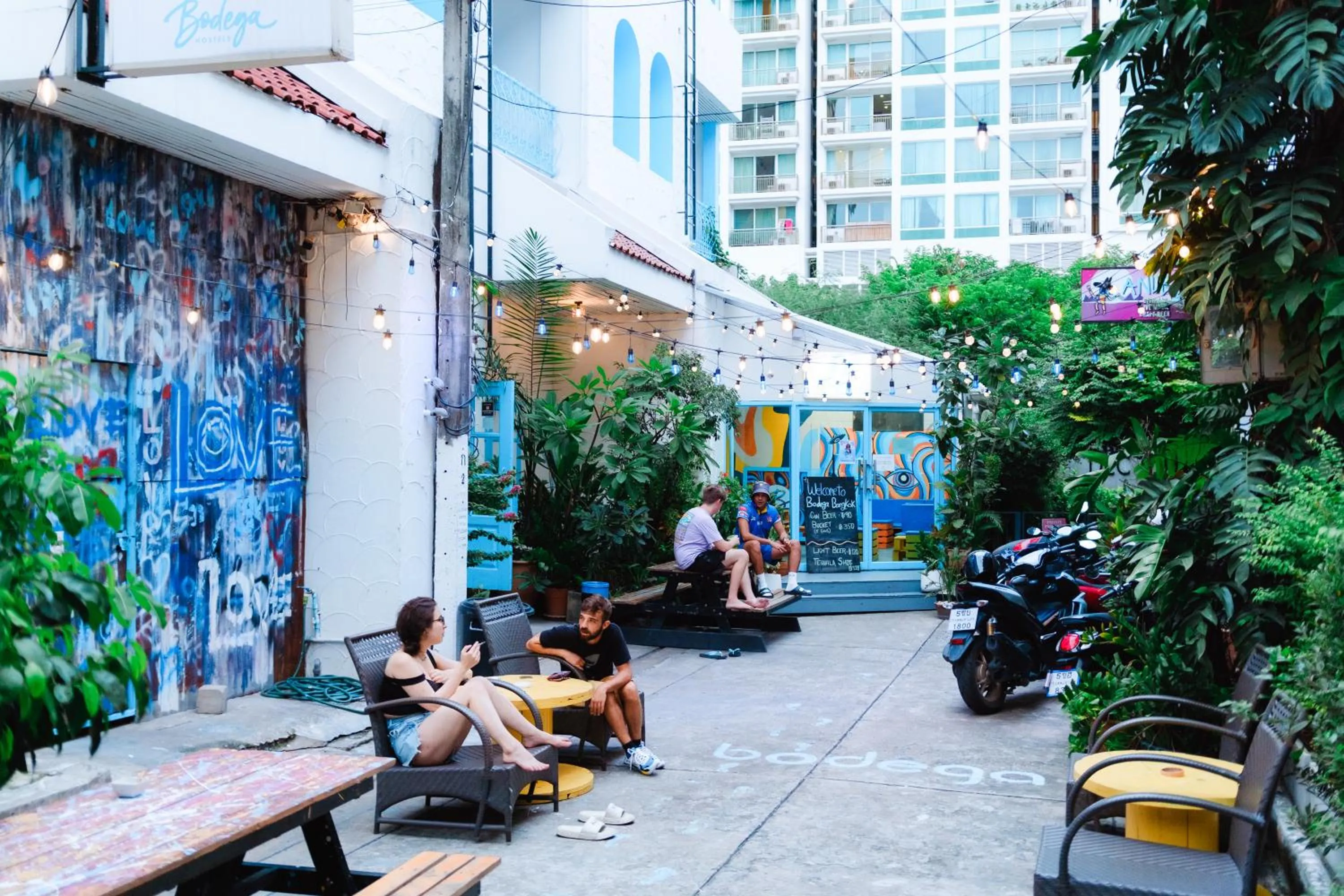 People in Bodega Bangkok Soi 23