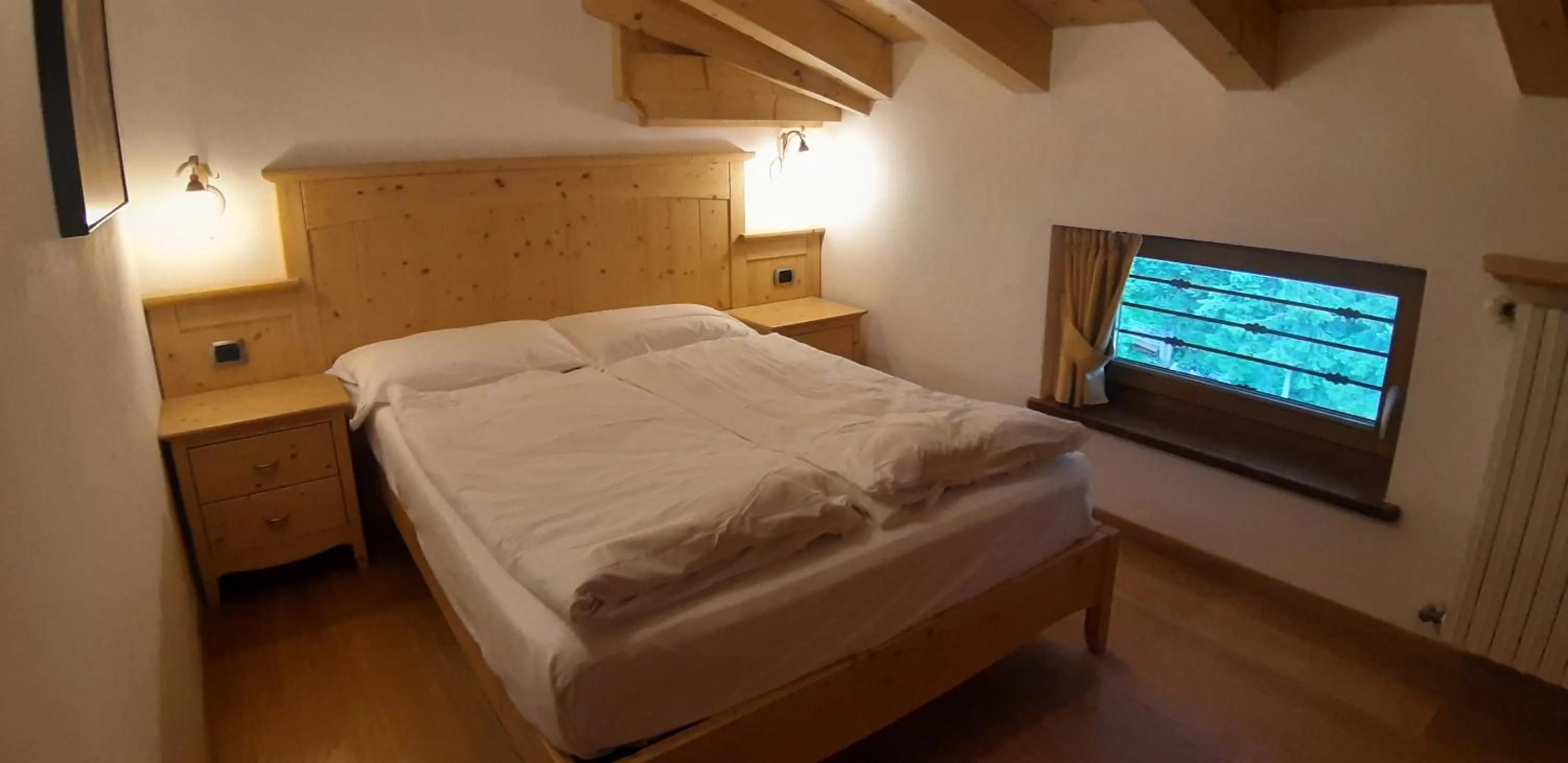 Photo of the whole room, Bed in Residence Panorama