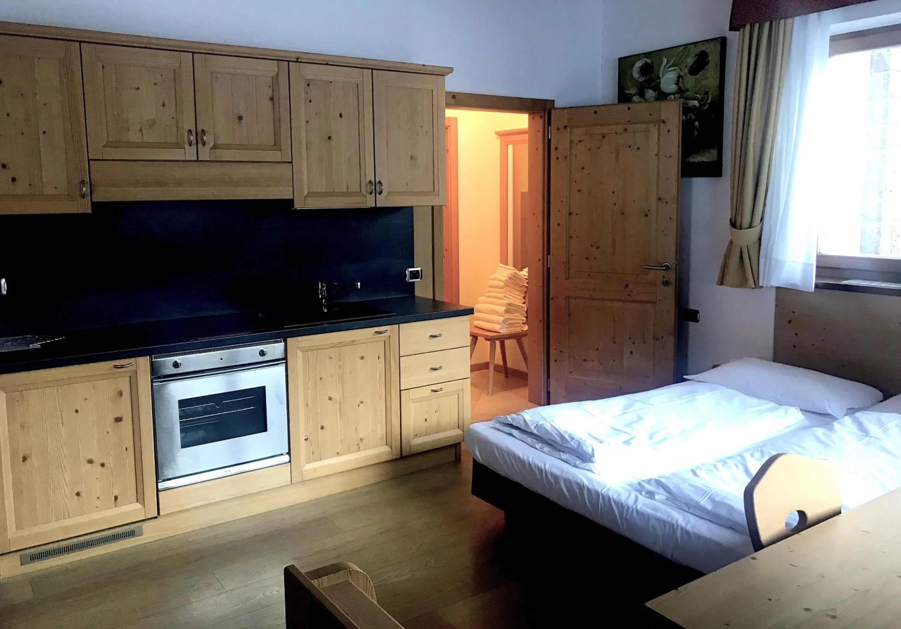Kitchen or kitchenette, Bed in Residence Panorama