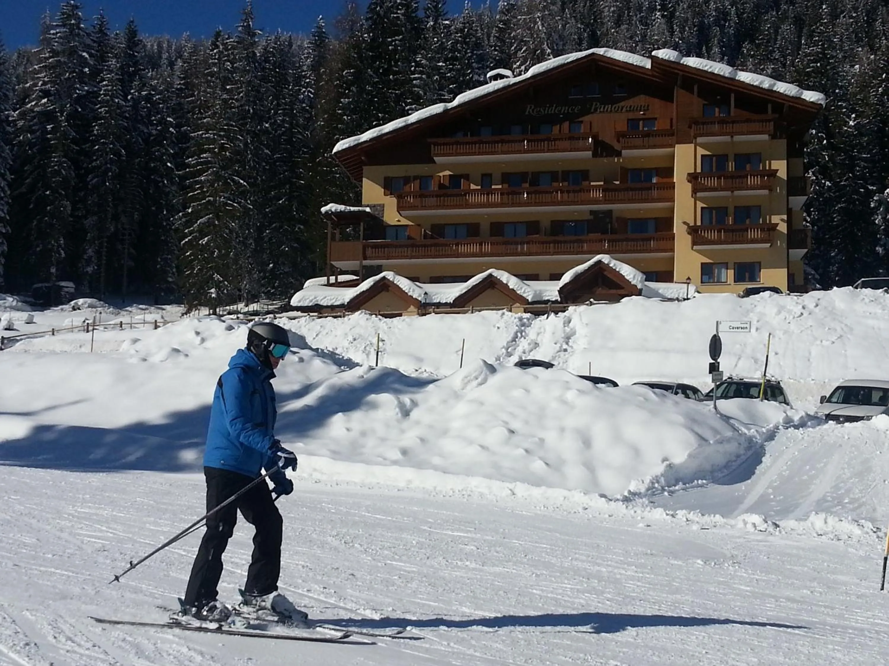 Skiing in Residence Panorama