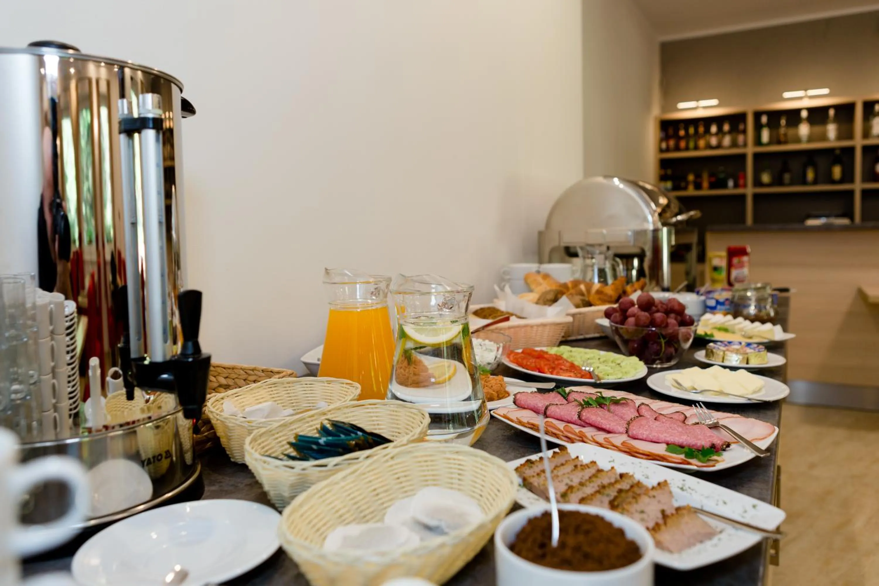 Breakfast in Villa Obis