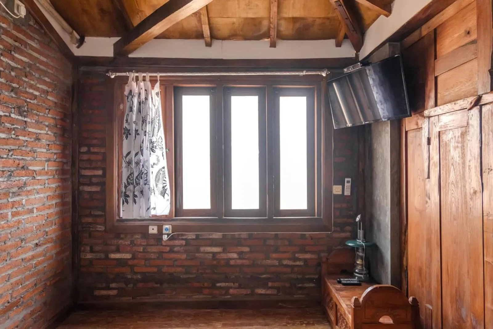 Communal lounge/ TV room in TwoSpaces Living at Bunga Desa, Jimbaran