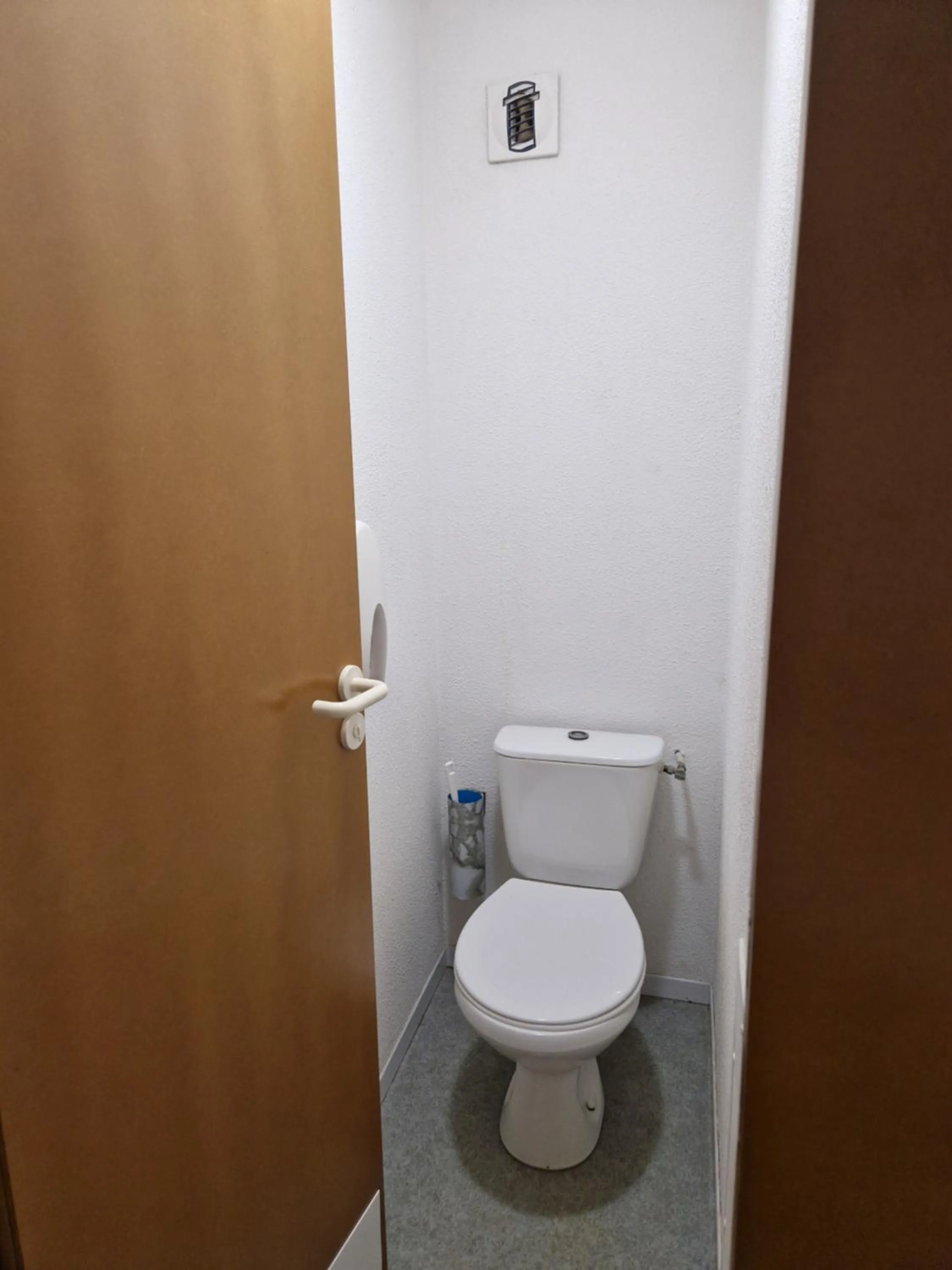 Toilet in Quick Palace Vannes