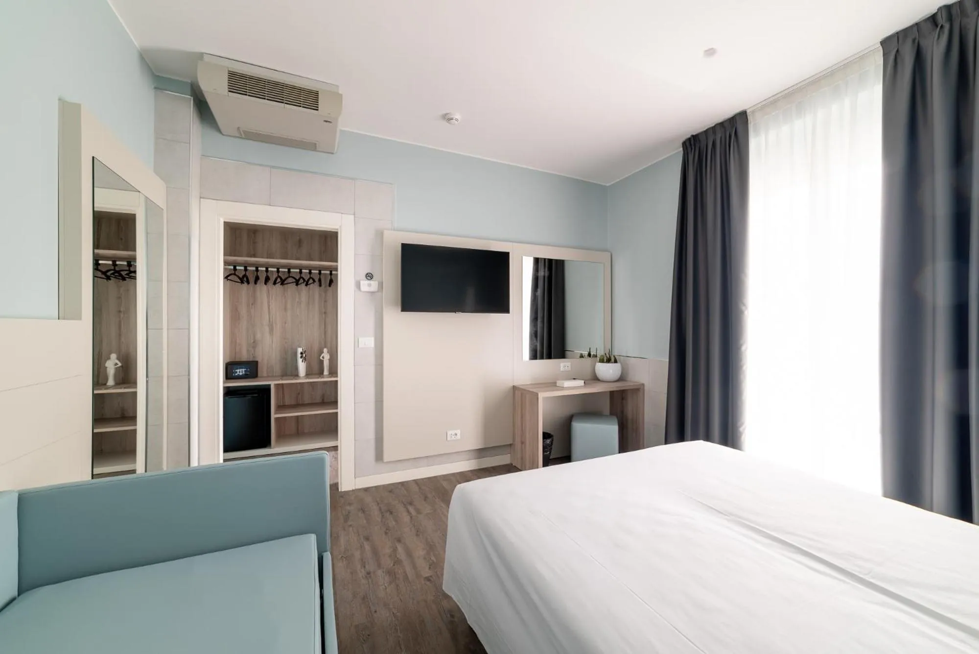 TV and multimedia, Bed in Hotel Colombo