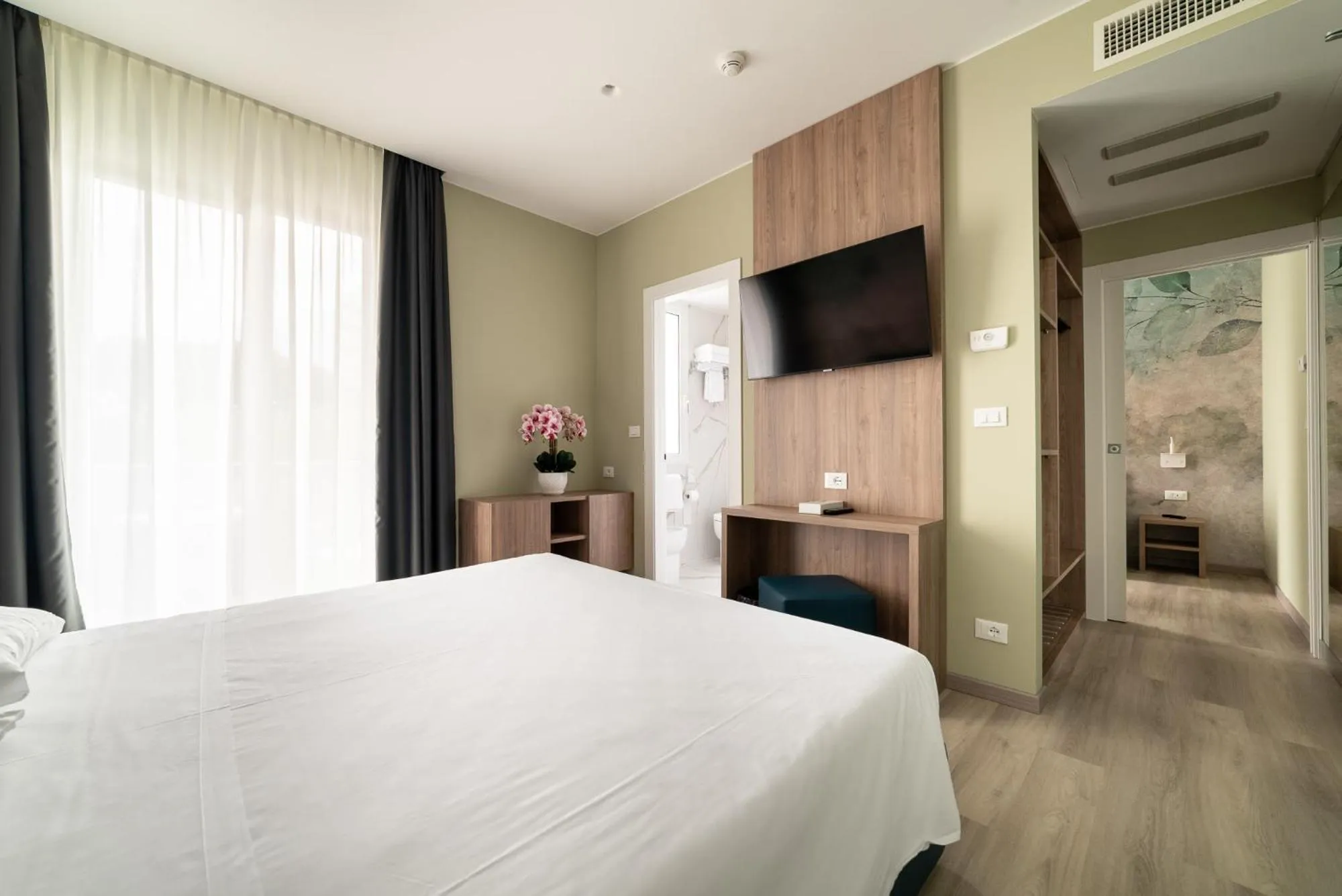 Bedroom, Bed in Hotel Colombo