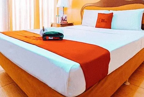 Bed in RedDoorz at Bel Air Soho Suites Makati City