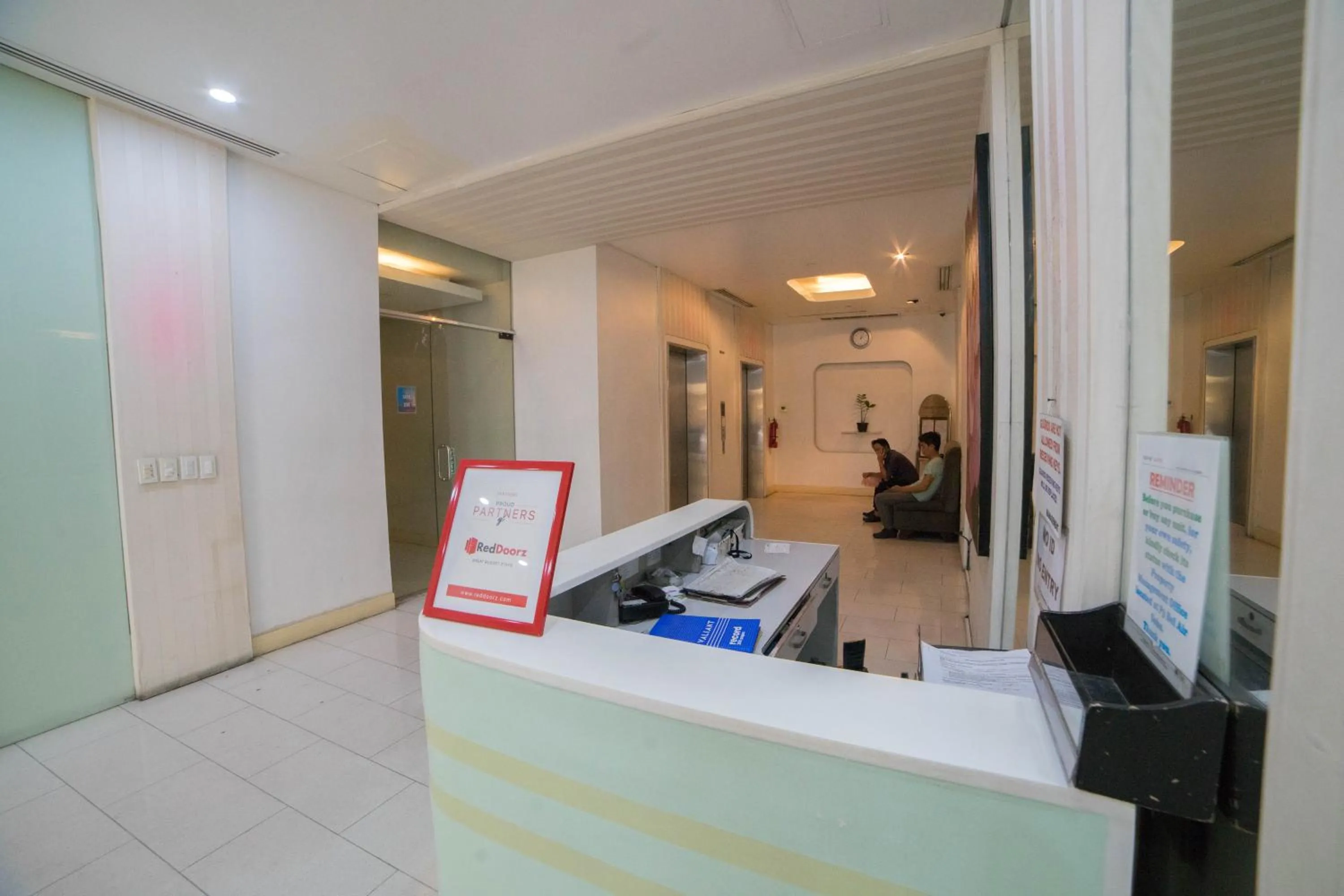Lobby or reception, Lobby/Reception in RedDoorz at Bel Air Soho Suites Makati City