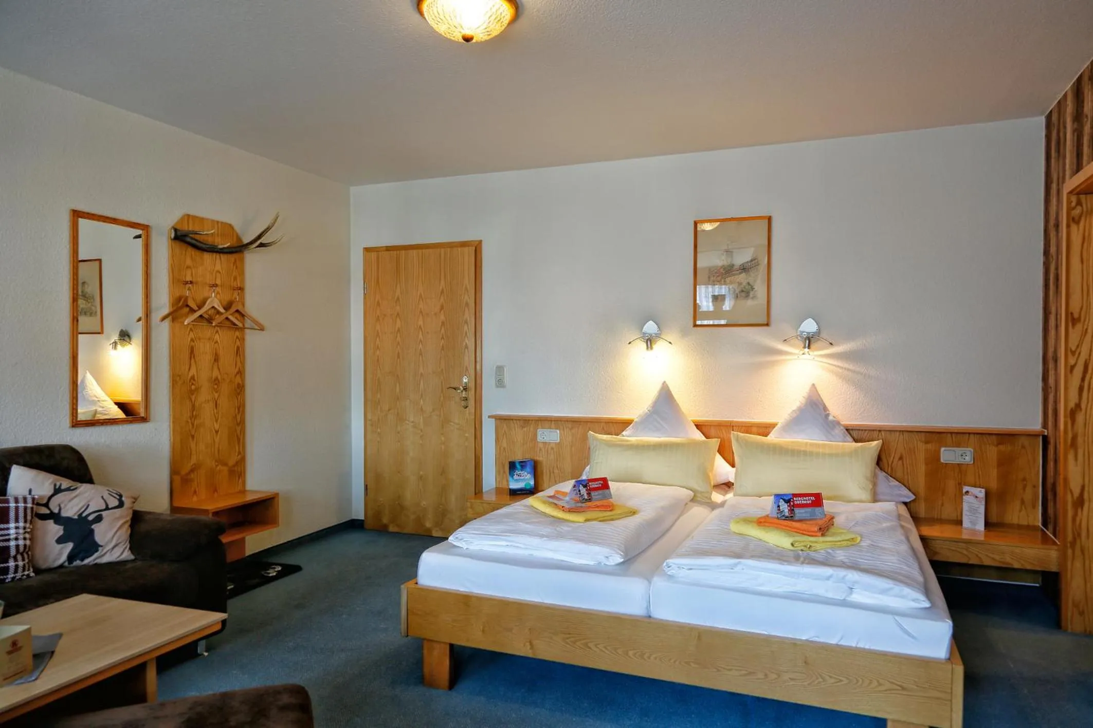 Photo of the whole room, Bed in Konsum Gästehaus Quisisana - Oberhof