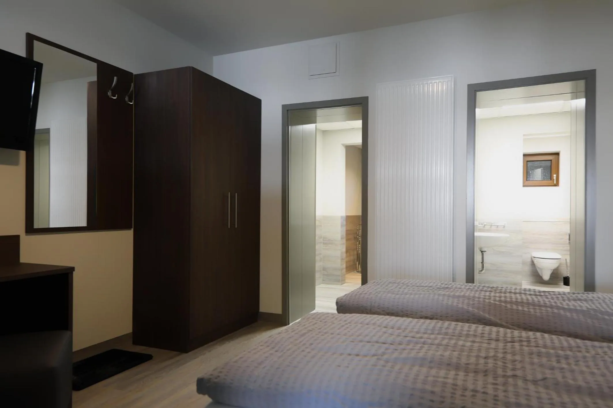 Photo of the whole room, Bed in Konsum Gästehaus Quisisana - Oberhof