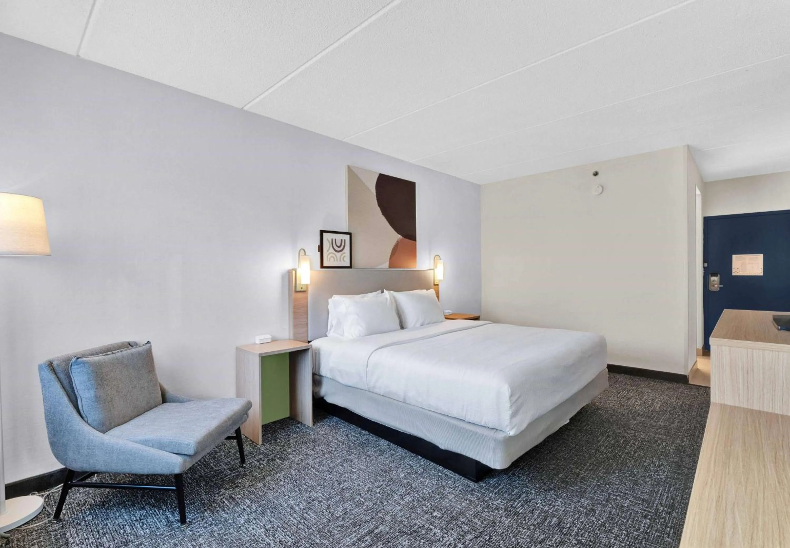 Bed in Comfort Inn Plymouth