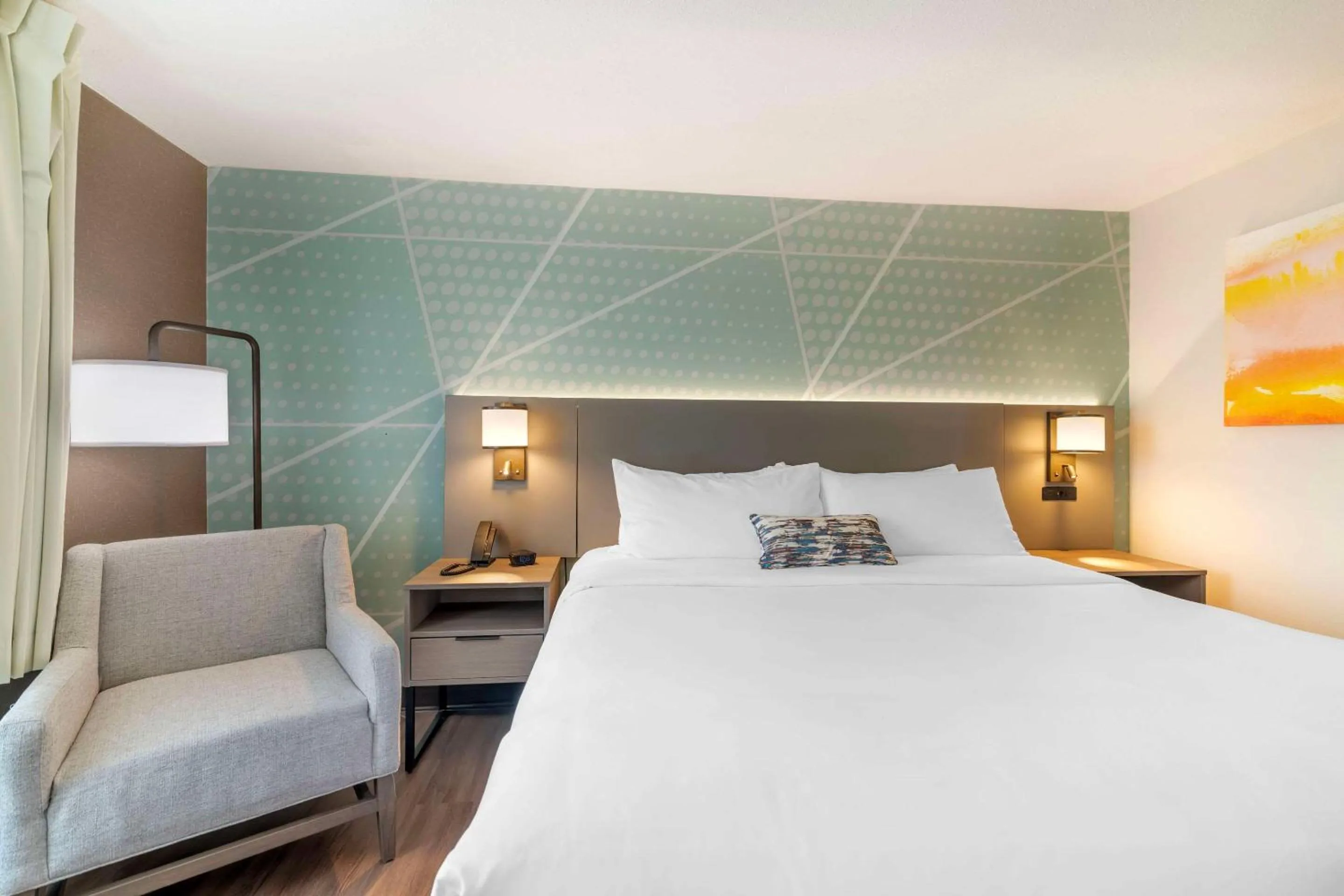 Bedroom, Bed in Comfort Inn South Portland Airport