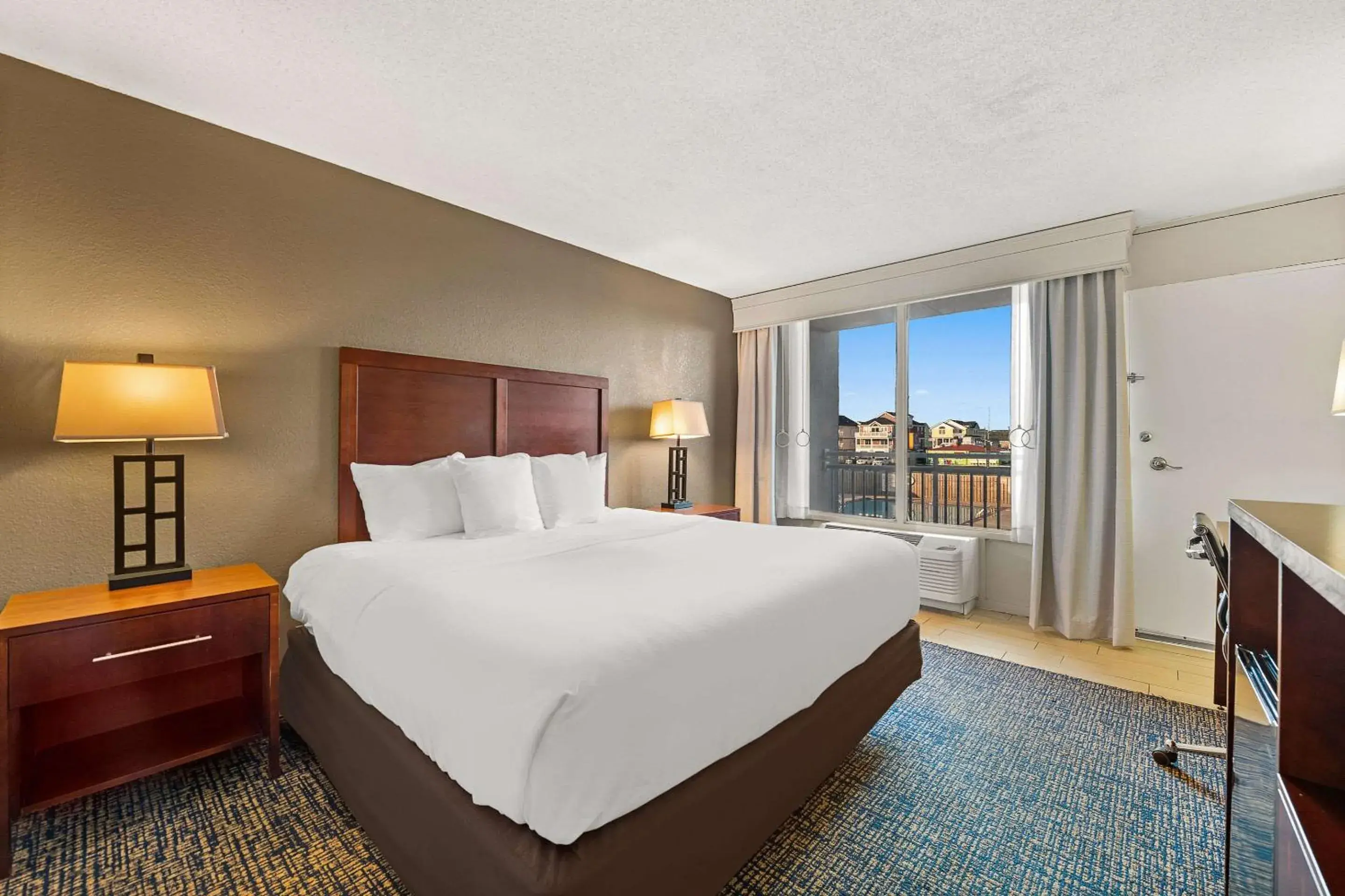 Bedroom, Bed in Comfort Inn On the Ocean Bedroom, Bed in Comfort Inn On the Ocean