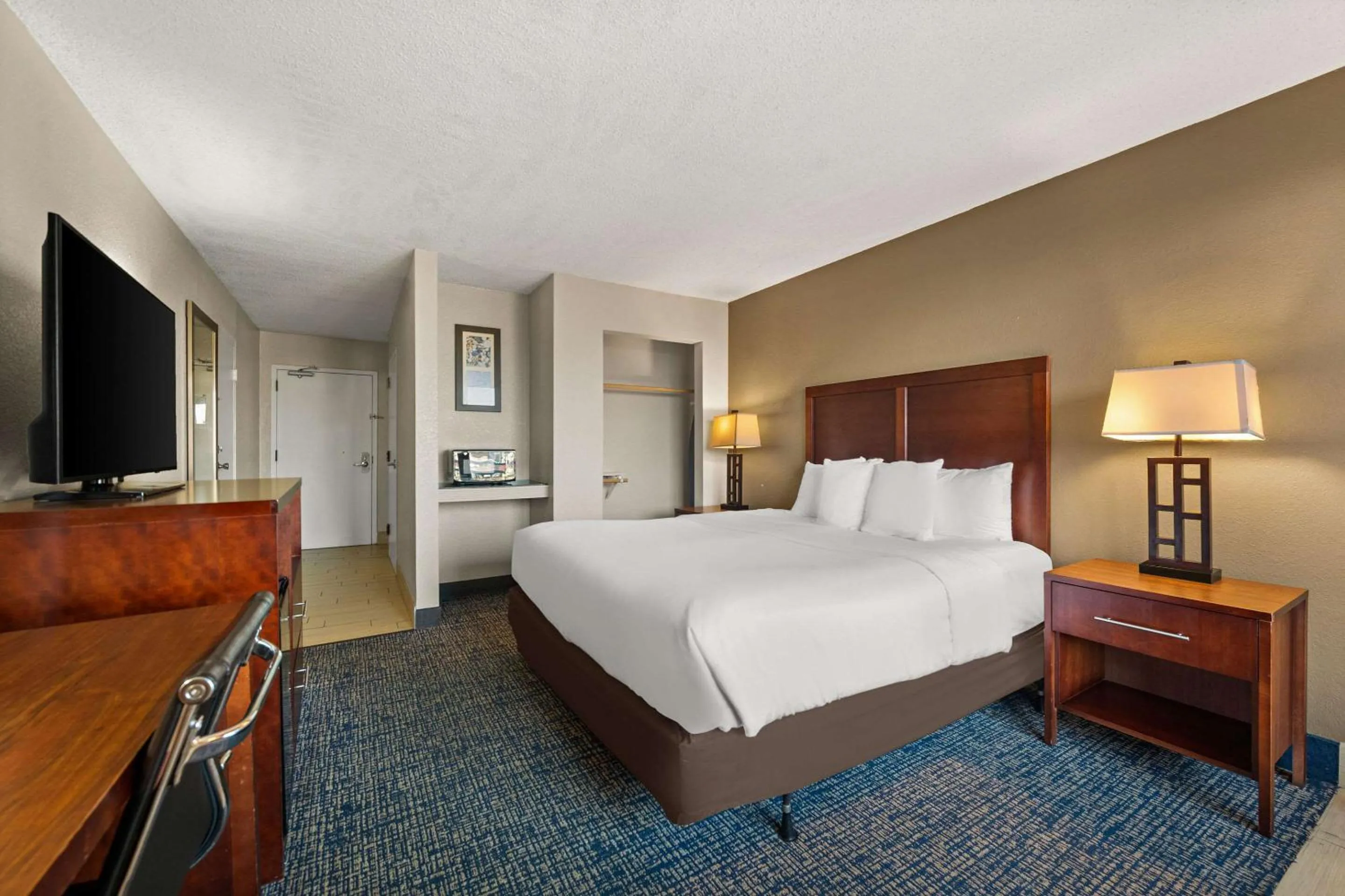 Bedroom, Bed in Comfort Inn On the Ocean