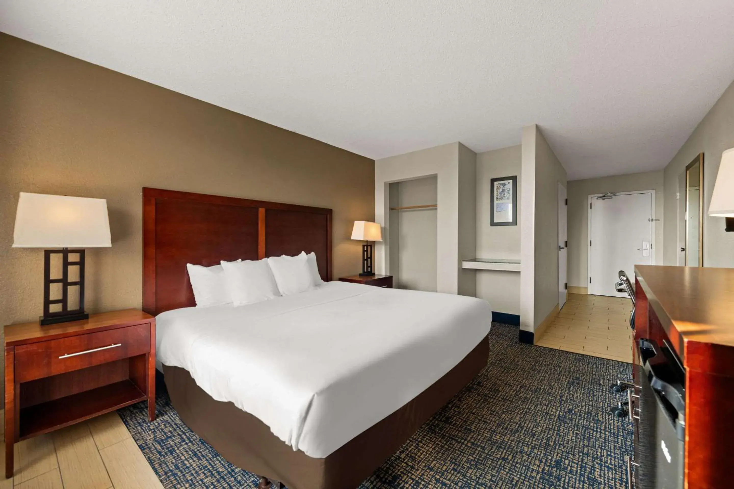 Bedroom, Bed in Comfort Inn On the Ocean Bedroom, Bed in Comfort Inn On the Ocean