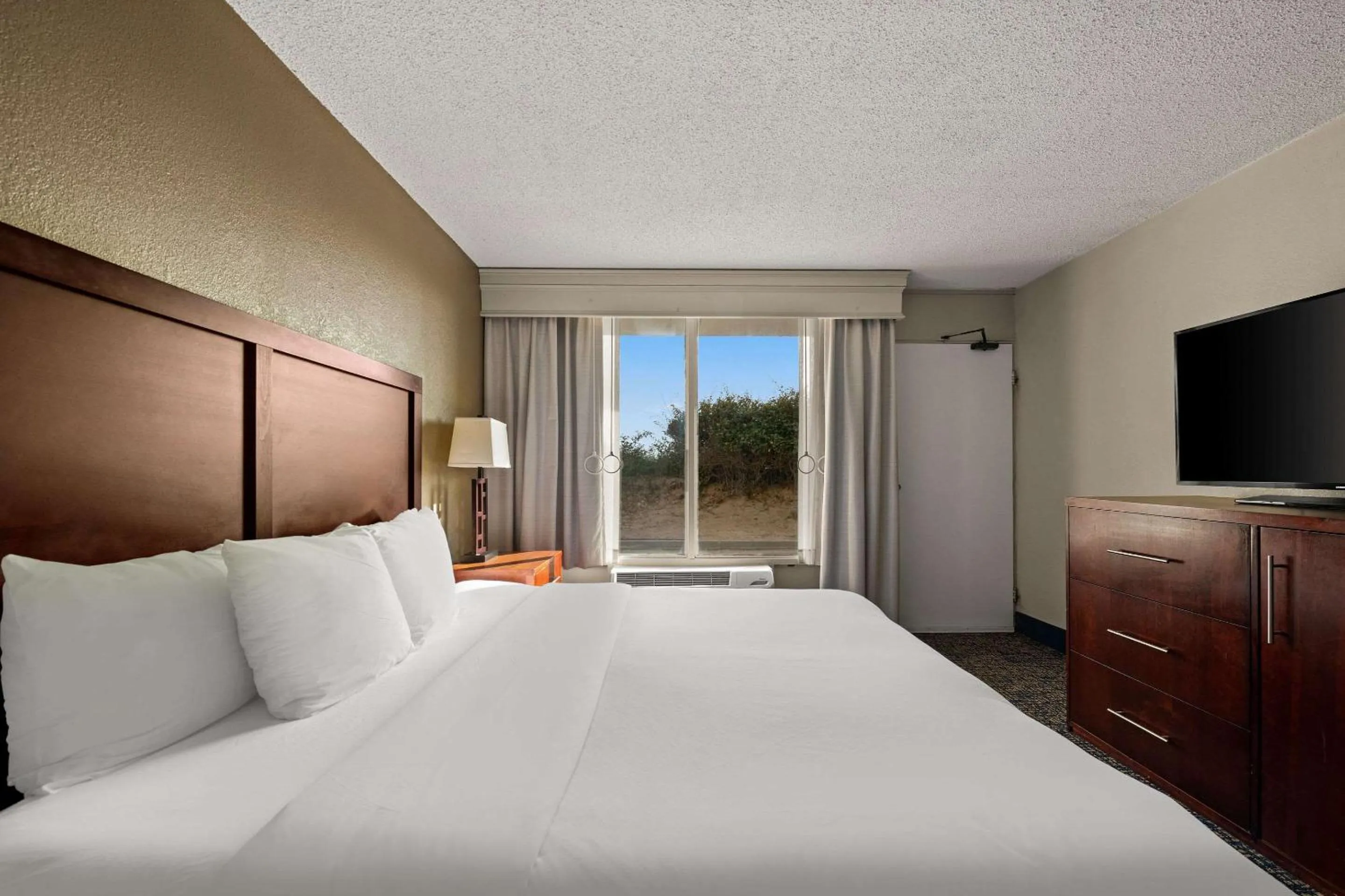 Bedroom, Bed in Comfort Inn On the Ocean