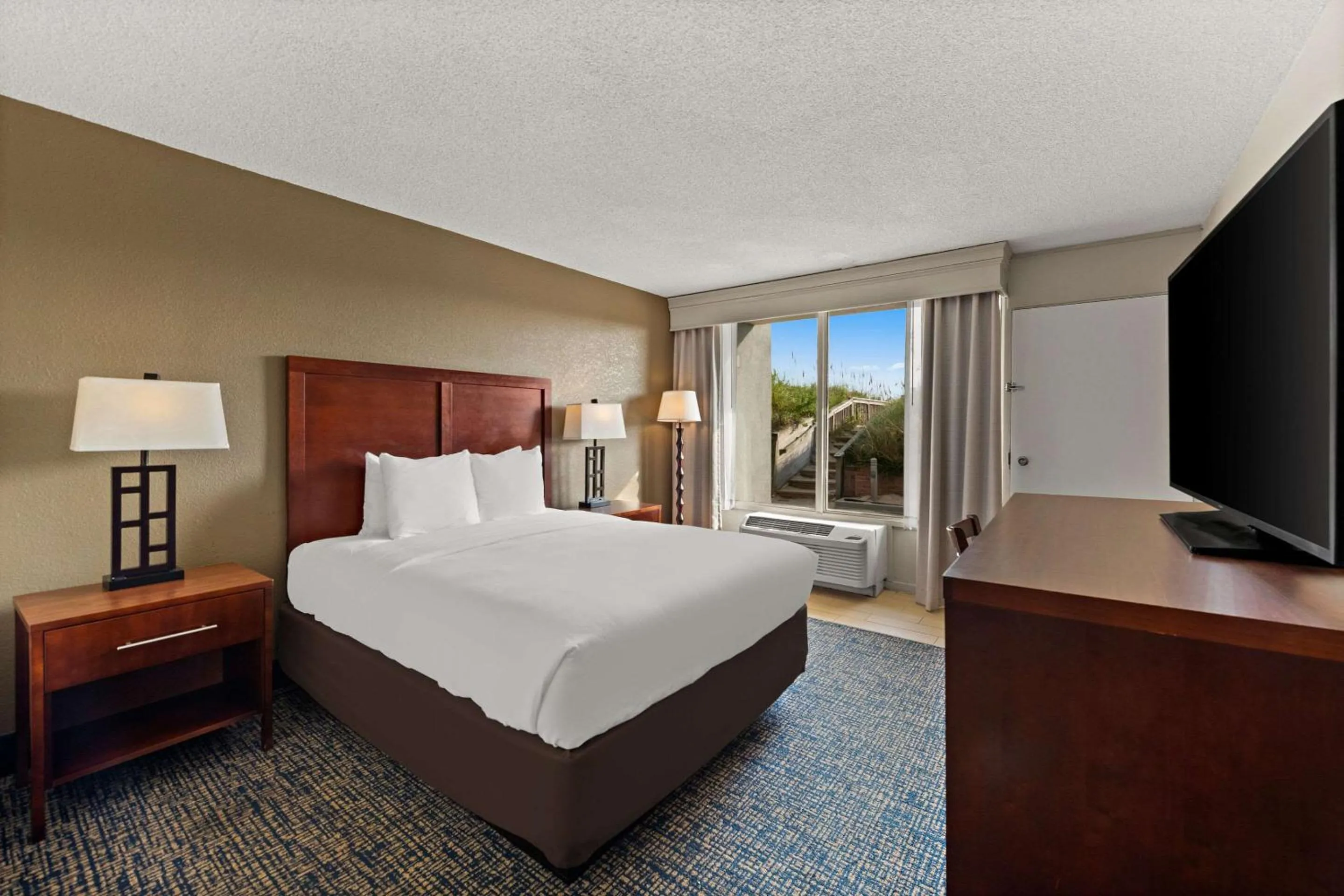 Bedroom, Bed in Comfort Inn On the Ocean