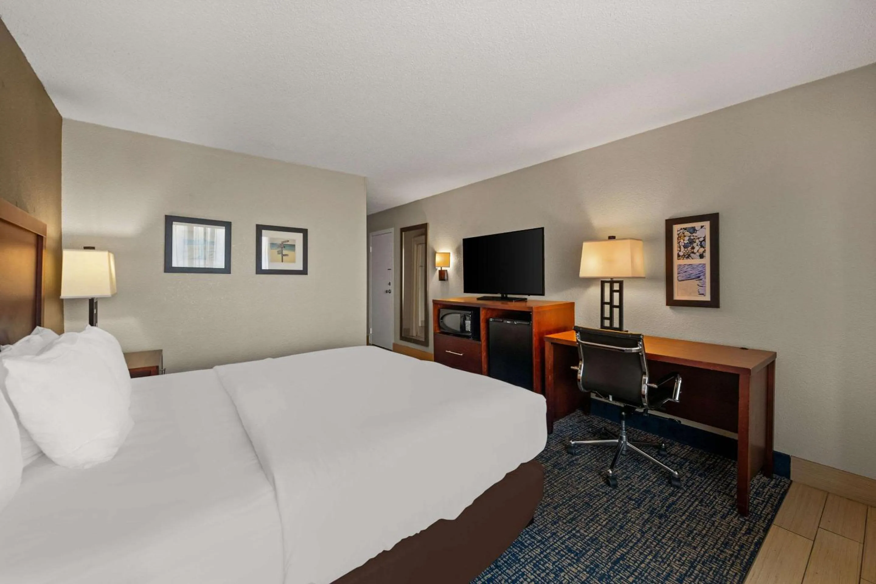 Bedroom, Bed in Comfort Inn On the Ocean