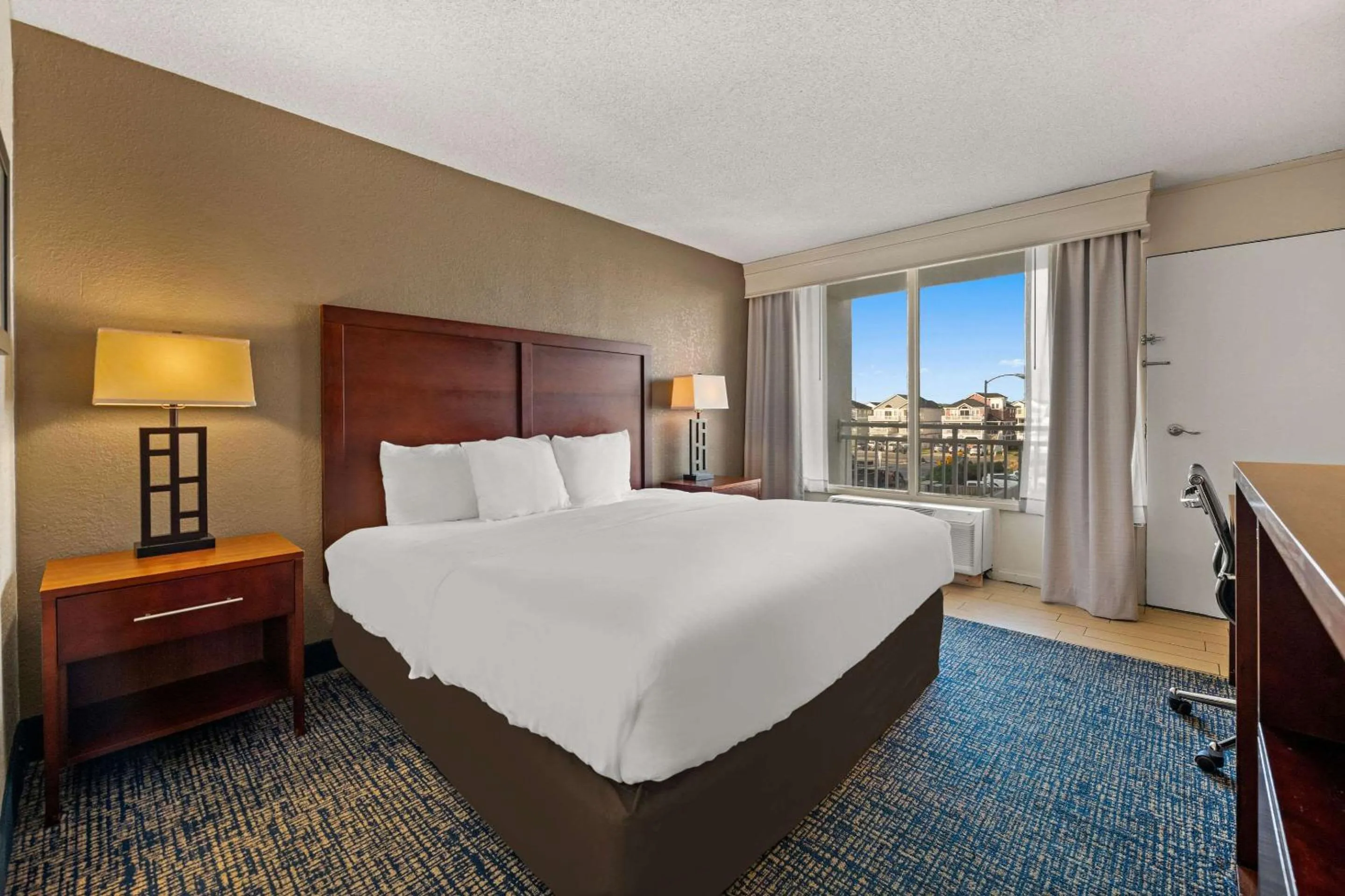 Bedroom, Bed in Comfort Inn On the Ocean