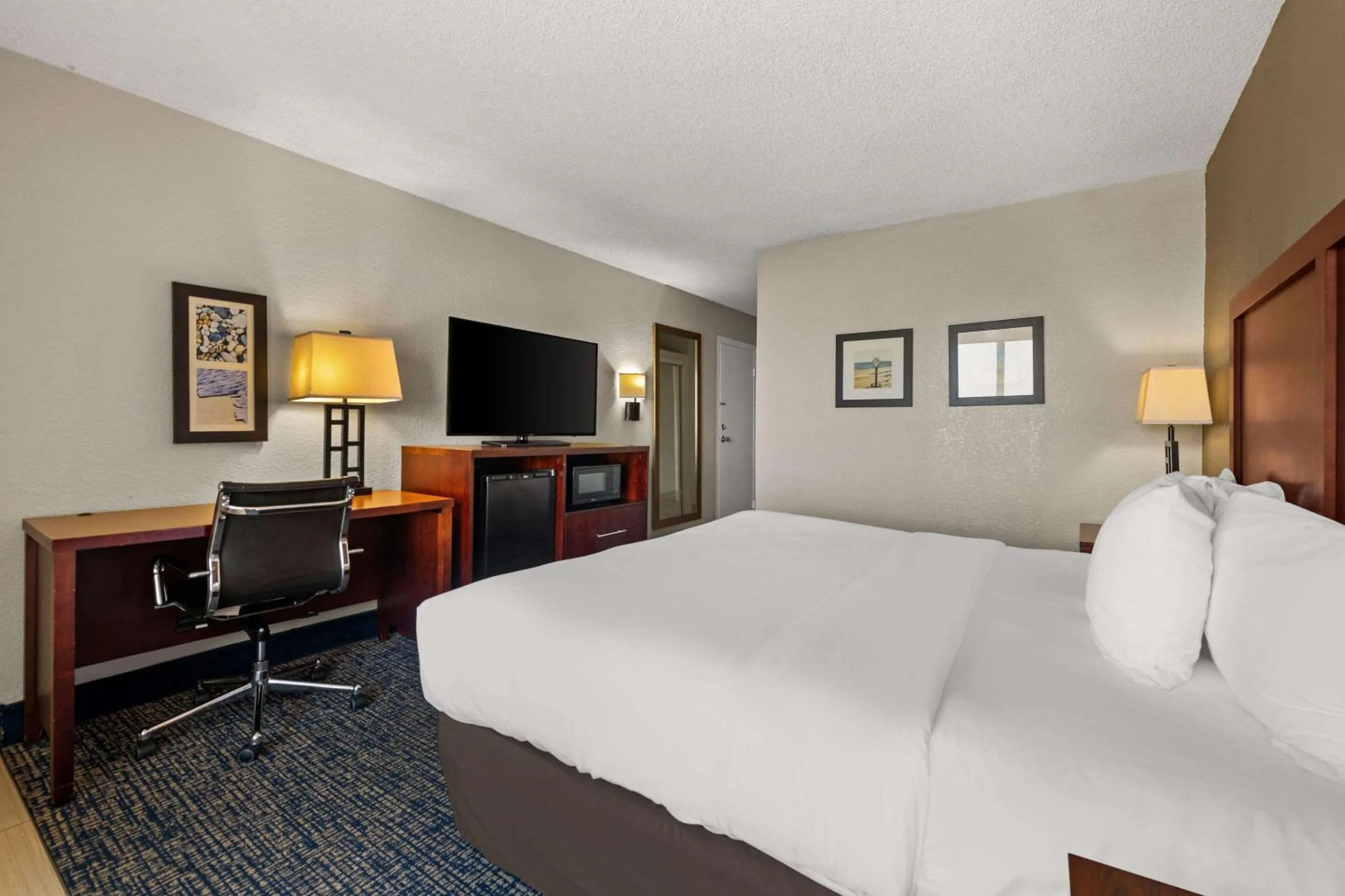 Bedroom, Bed in Comfort Inn On the Ocean