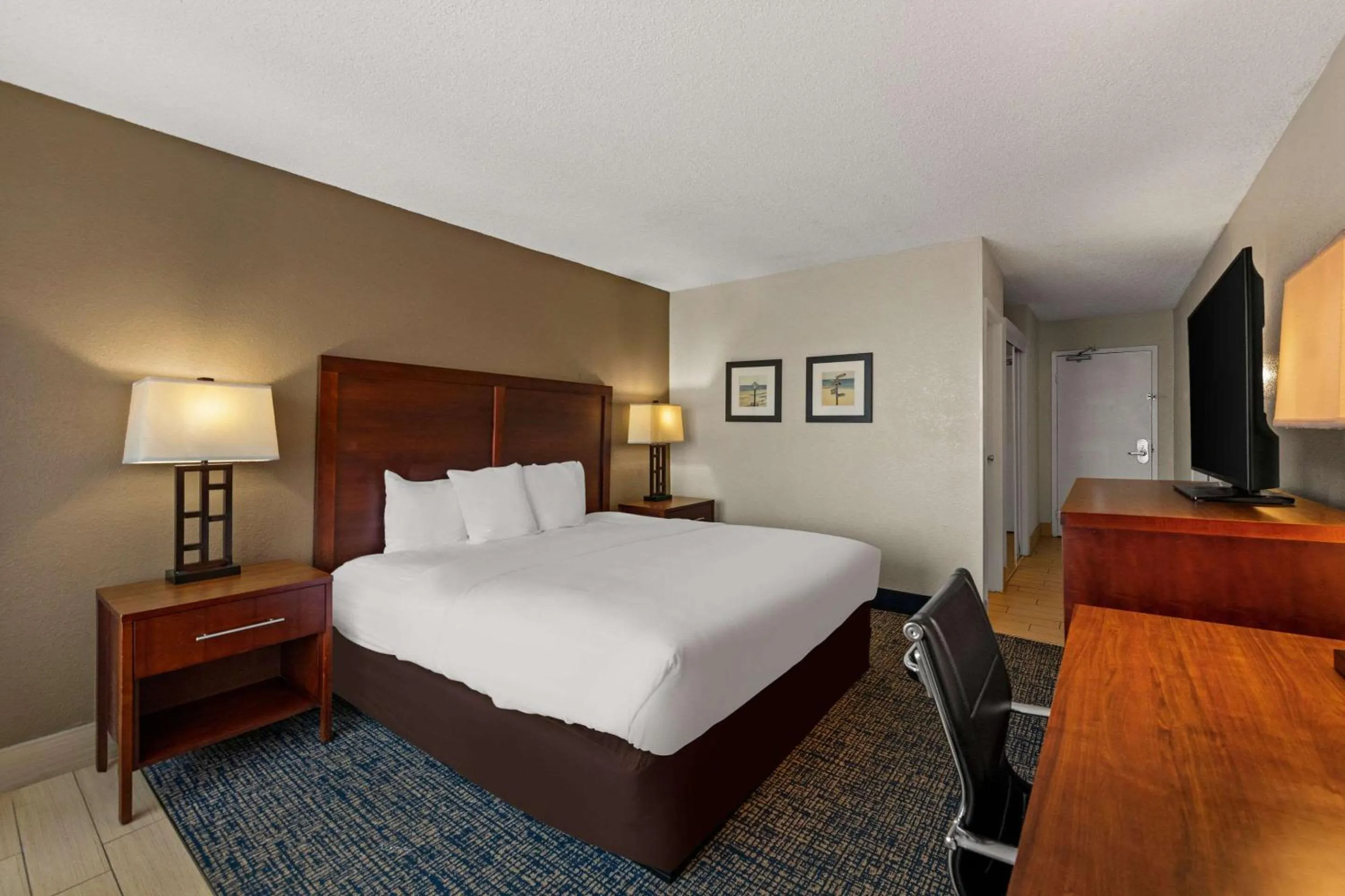 Bedroom, Bed in Comfort Inn On the Ocean