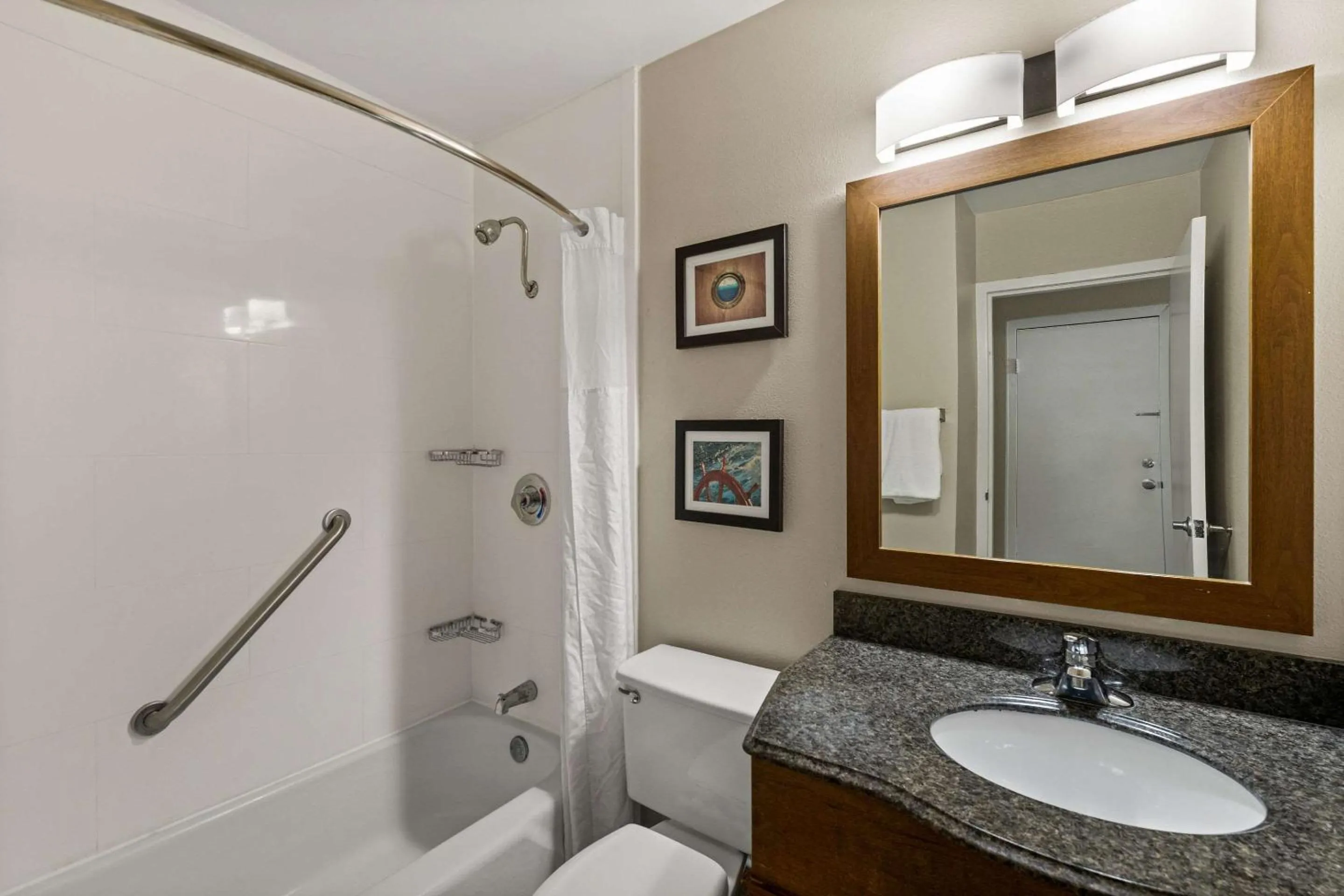 Bedroom in Comfort Inn On the Ocean