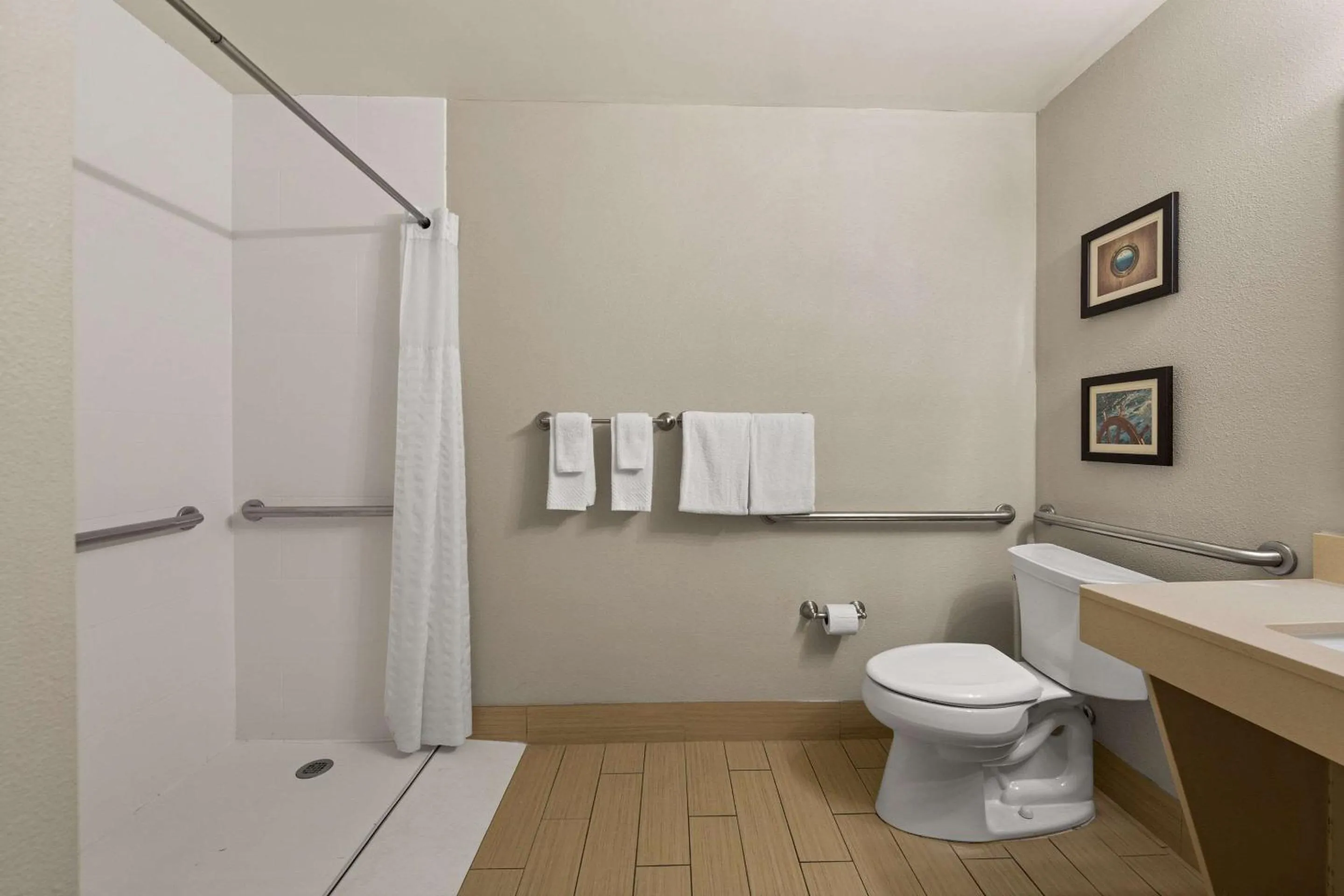 Bedroom in Comfort Inn On the Ocean