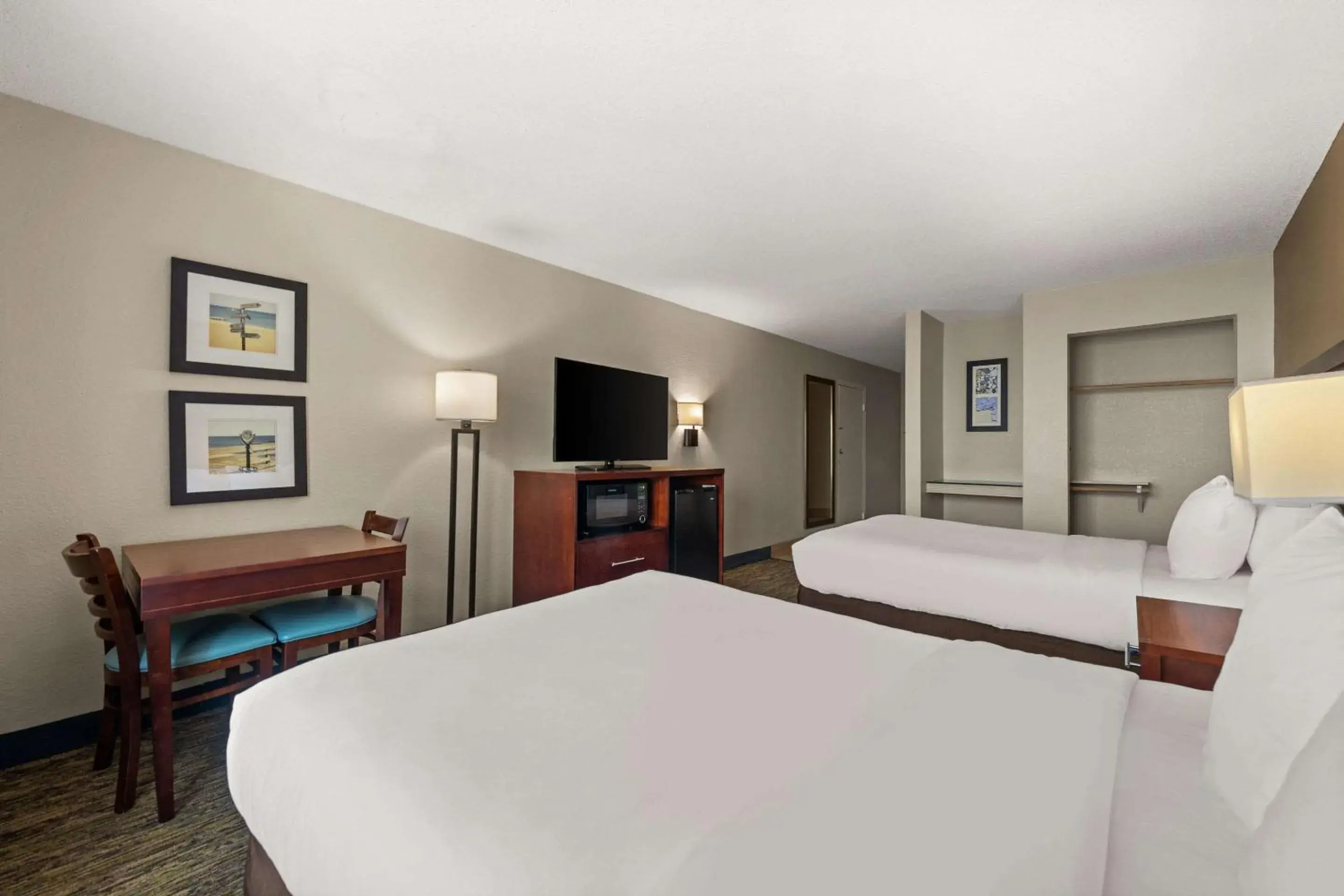 Bedroom, Bed in Comfort Inn On the Ocean Bedroom, Bed in Comfort Inn On the Ocean