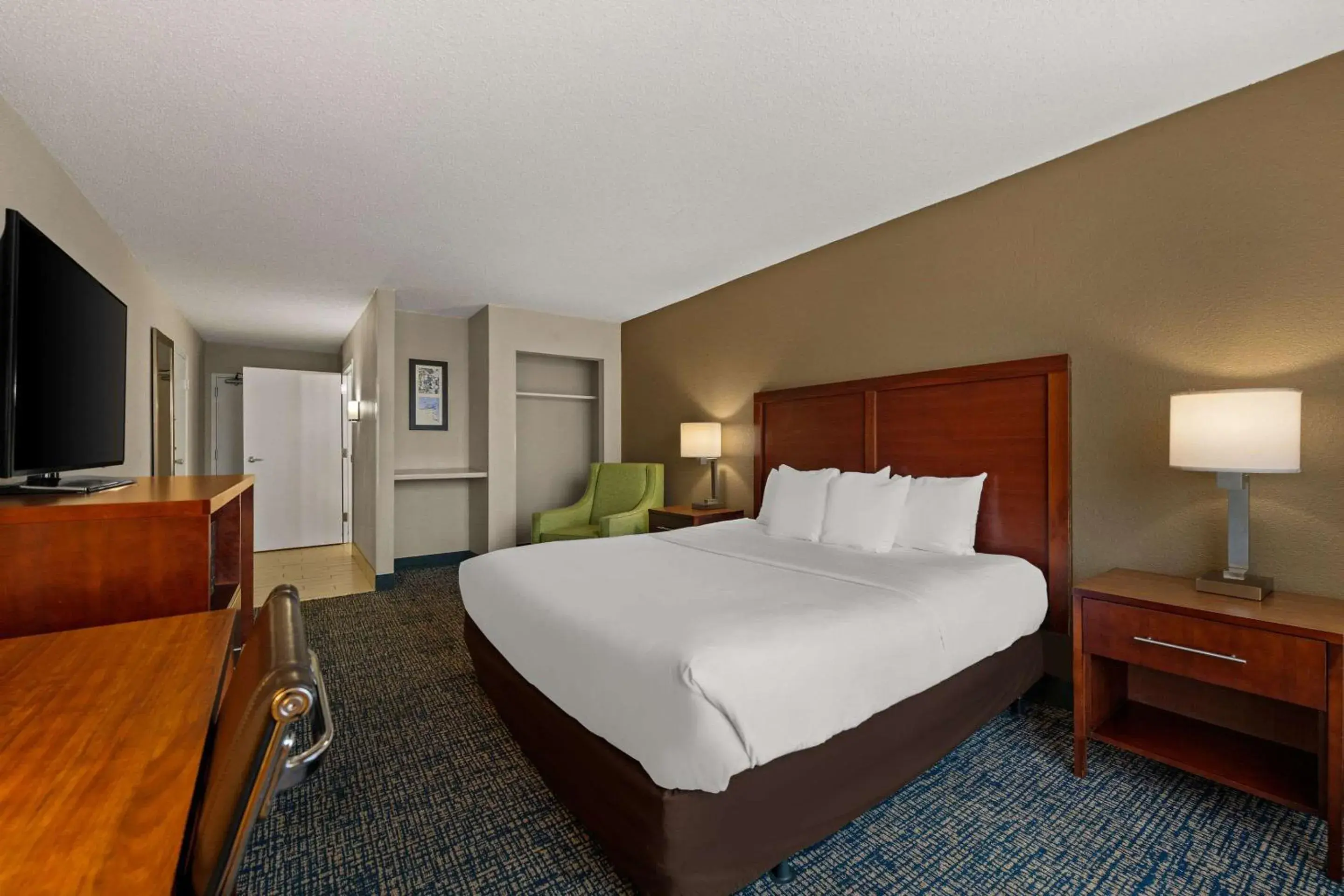 Bedroom, Bed in Comfort Inn On the Ocean Bedroom, Bed in Comfort Inn On the Ocean