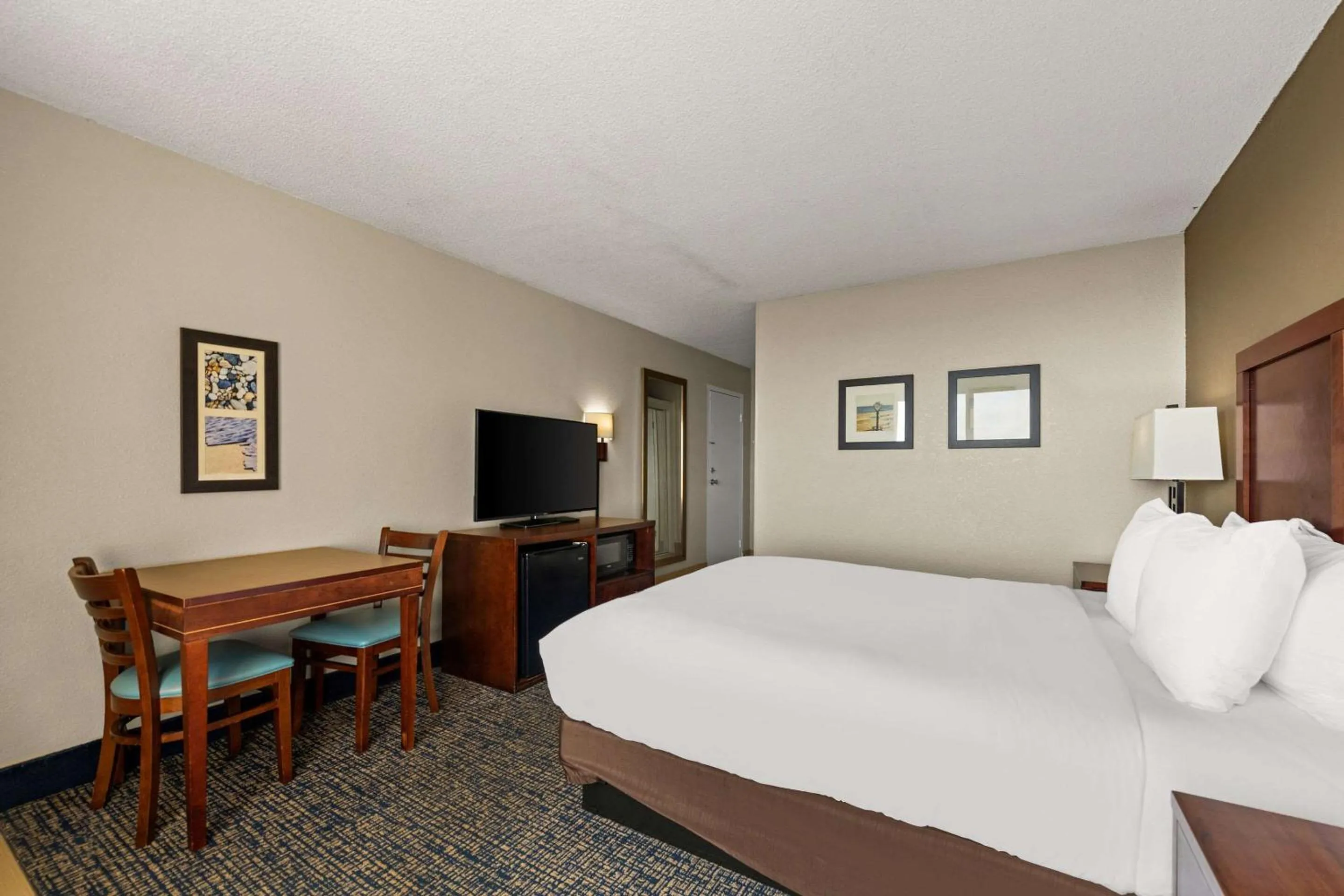 Bedroom, Bed in Comfort Inn On the Ocean