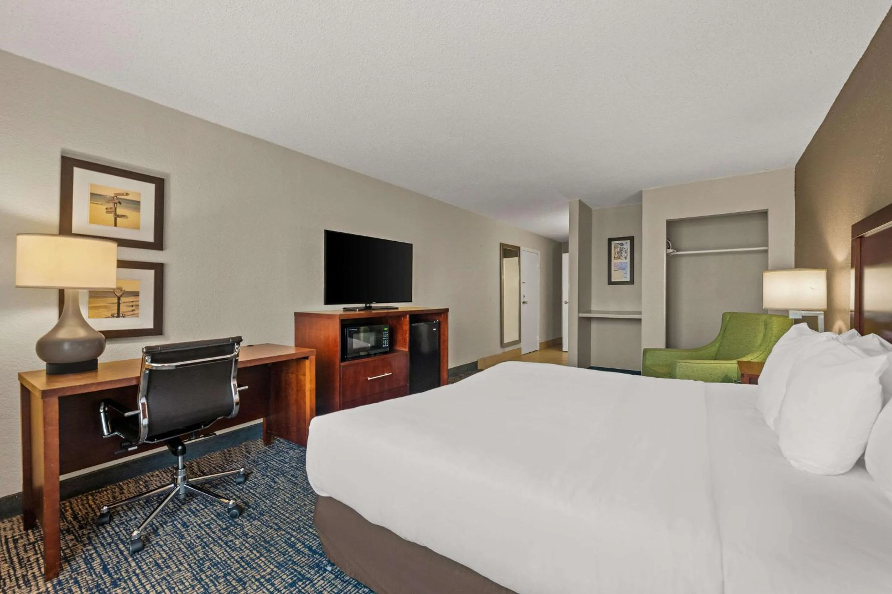 Bedroom, Bed in Comfort Inn On the Ocean