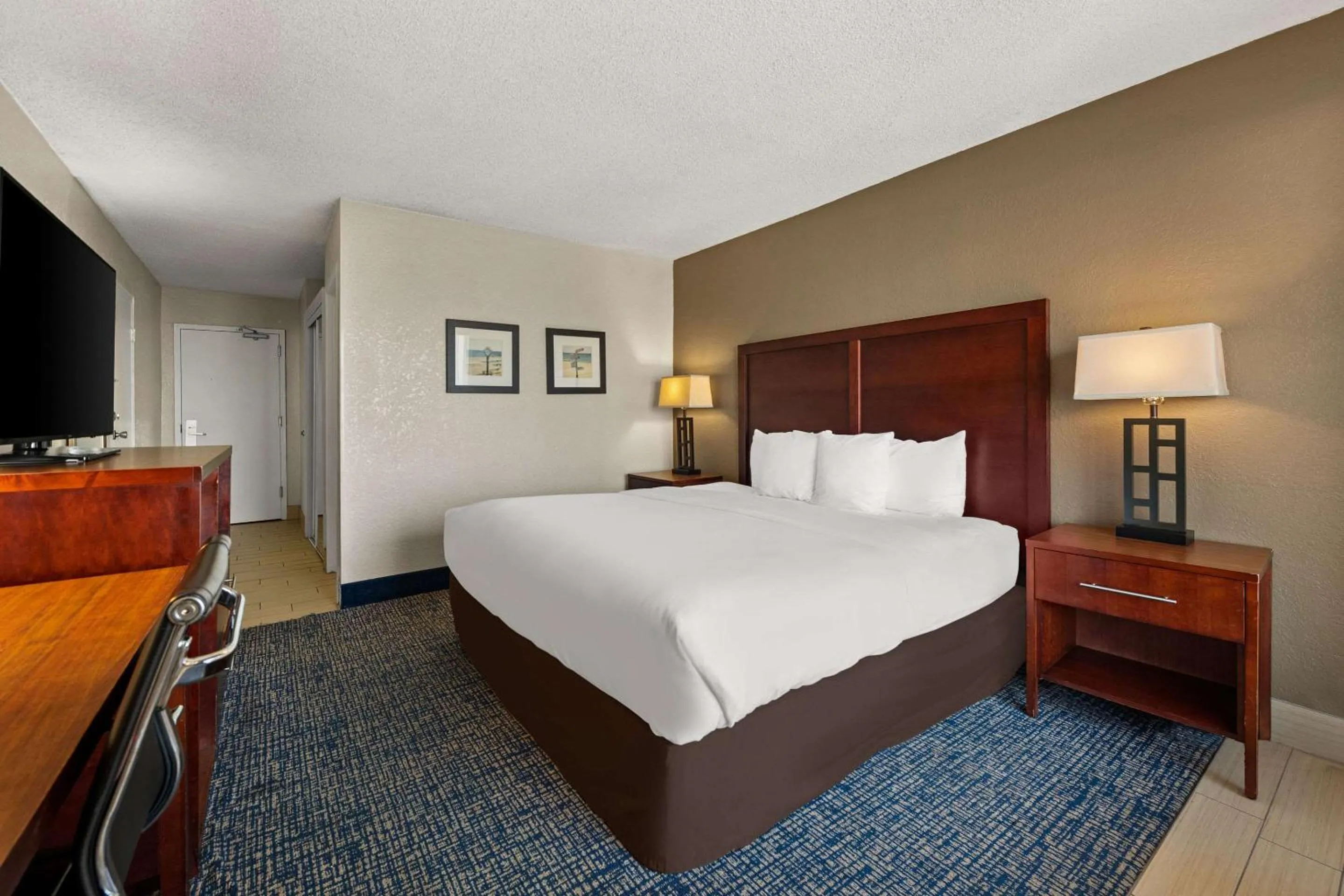 Bedroom, Bed in Comfort Inn On the Ocean