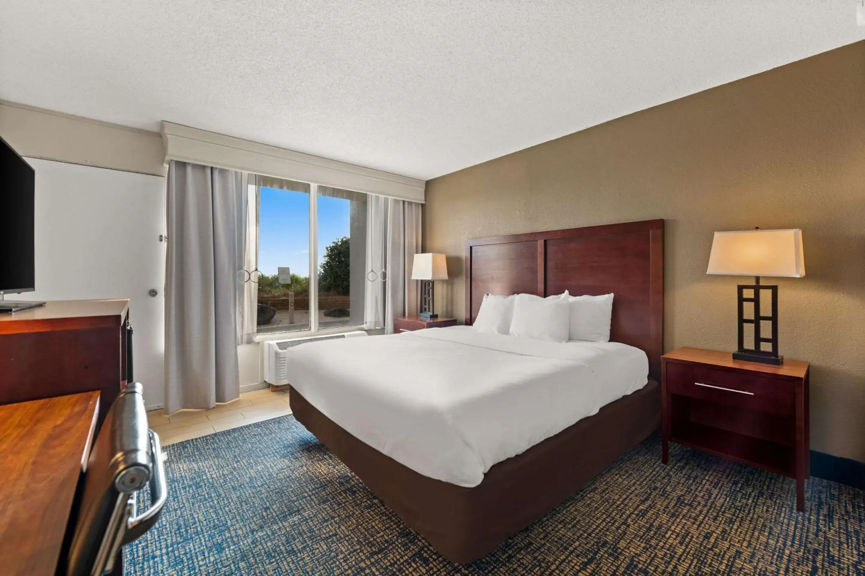 Bedroom, Bed in Comfort Inn On the Ocean Bedroom, Bed in Comfort Inn On the Ocean