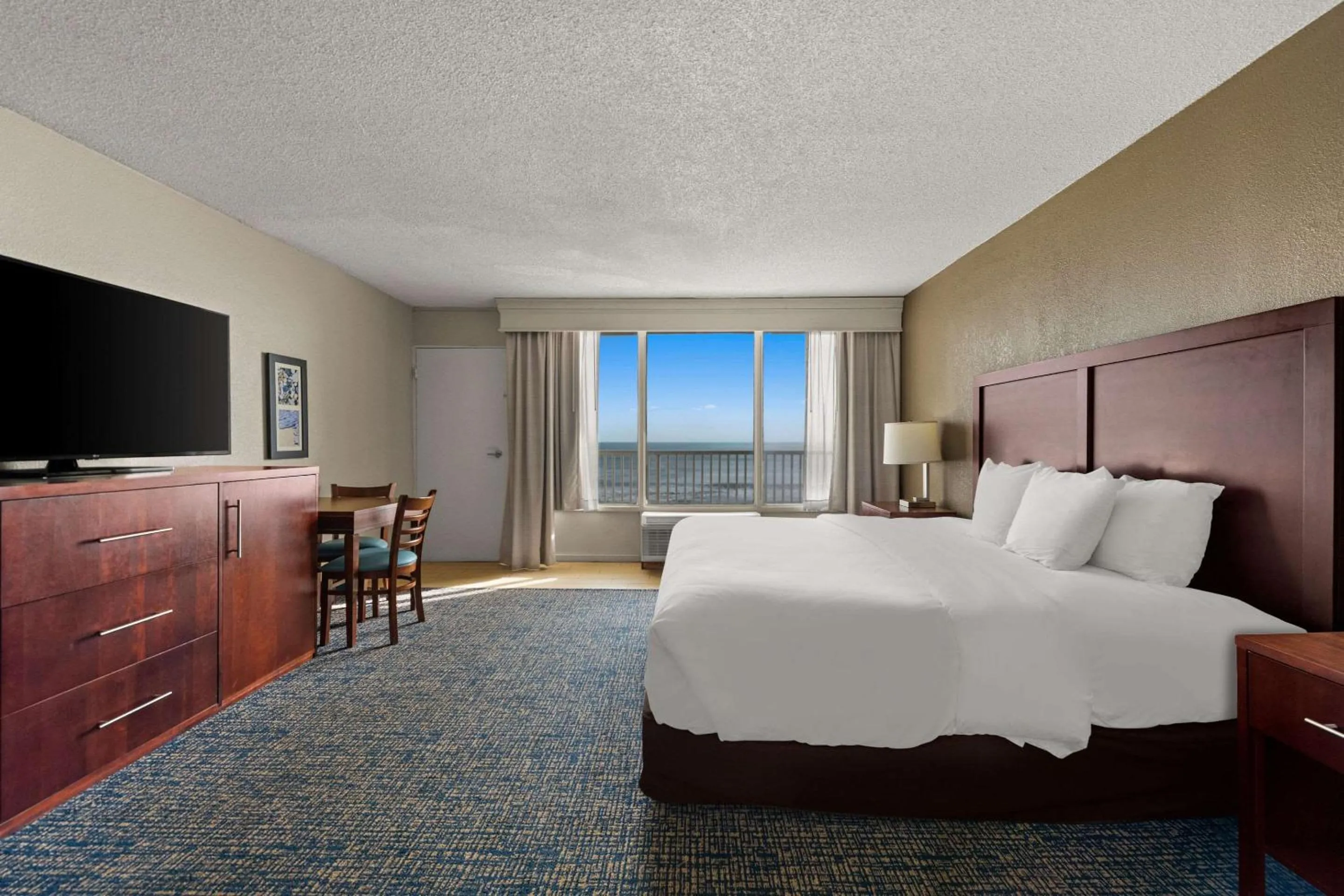 Bedroom, Bed in Comfort Inn On the Ocean