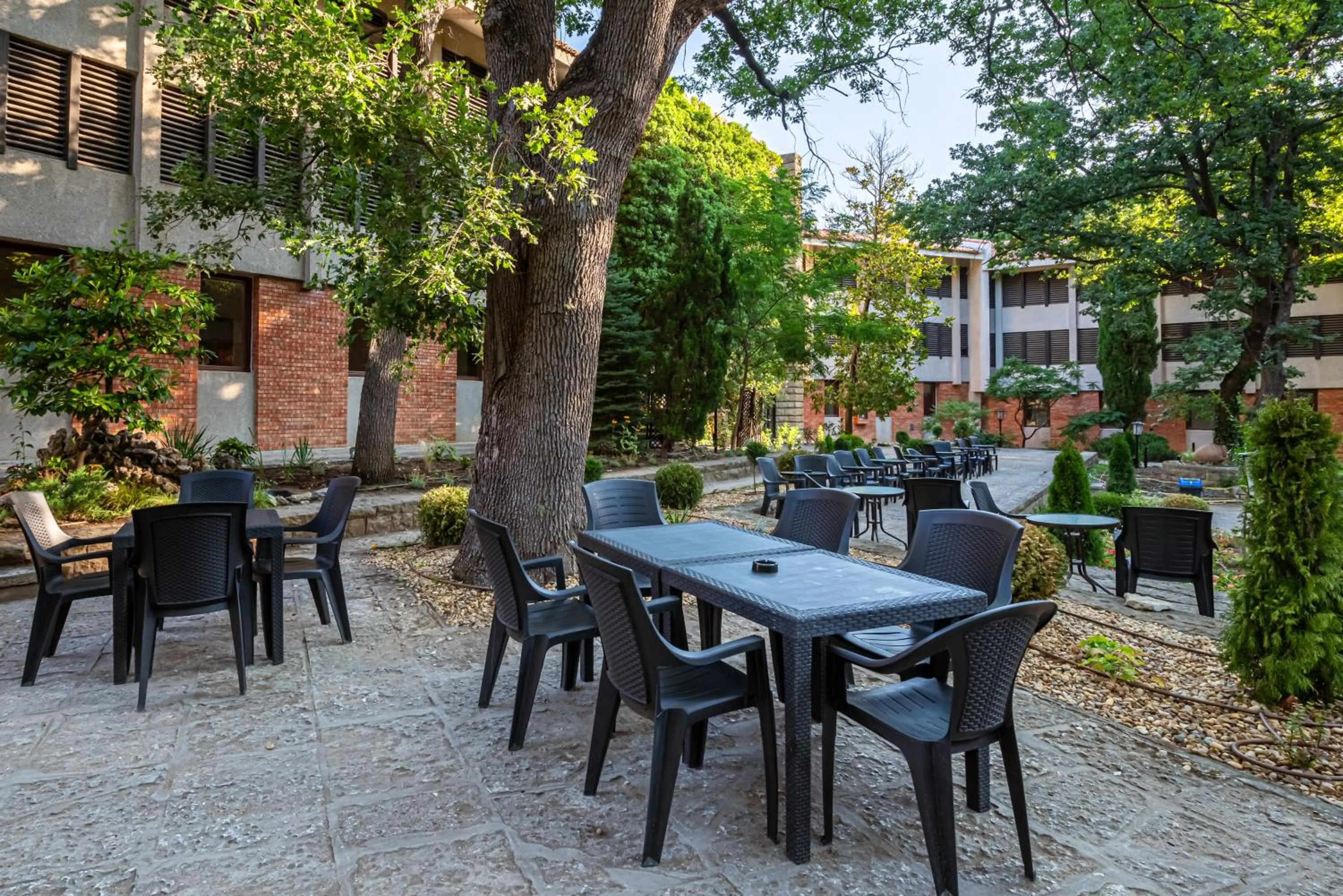 Garden in Hotel PRESLAV