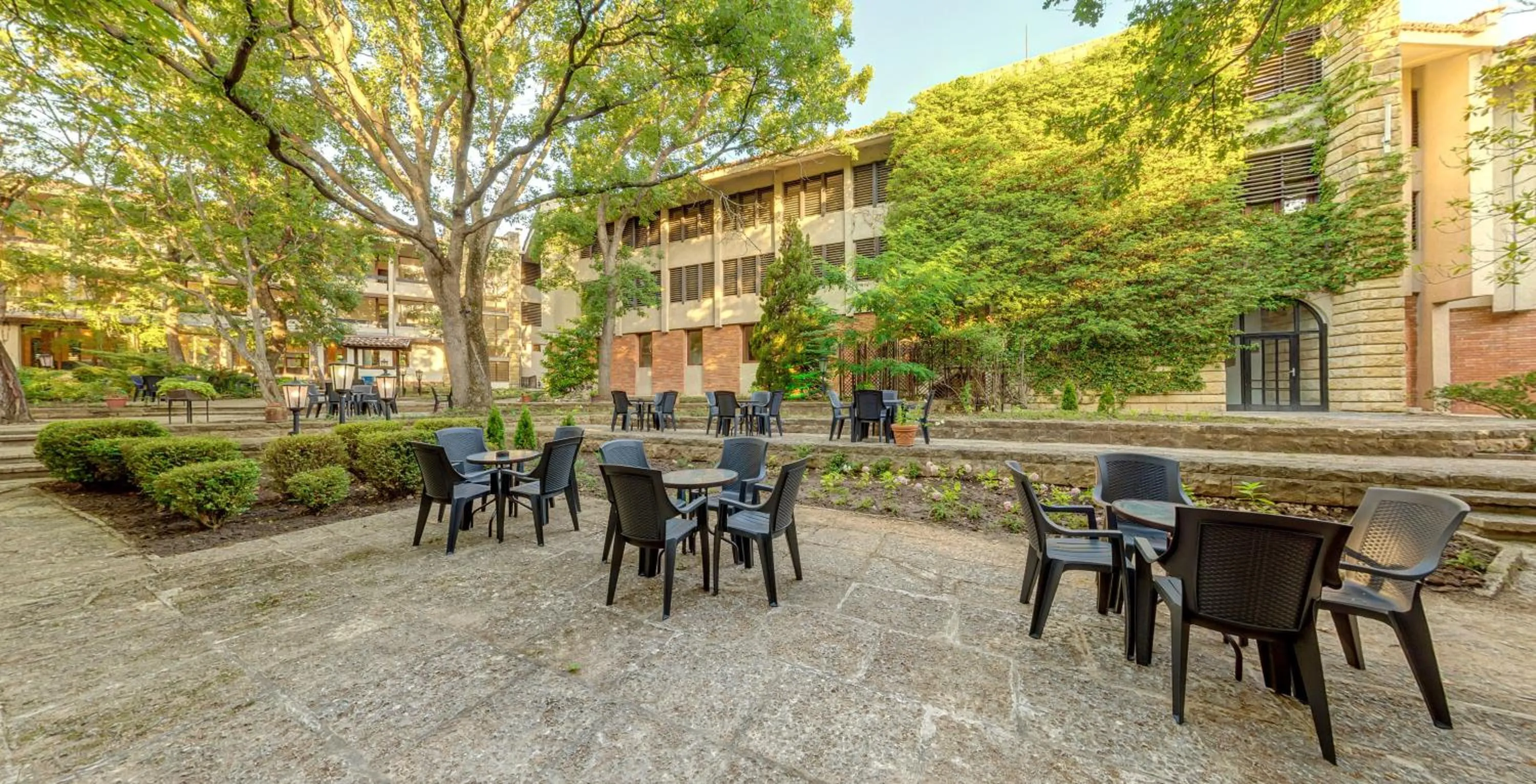 Garden in Hotel PRESLAV