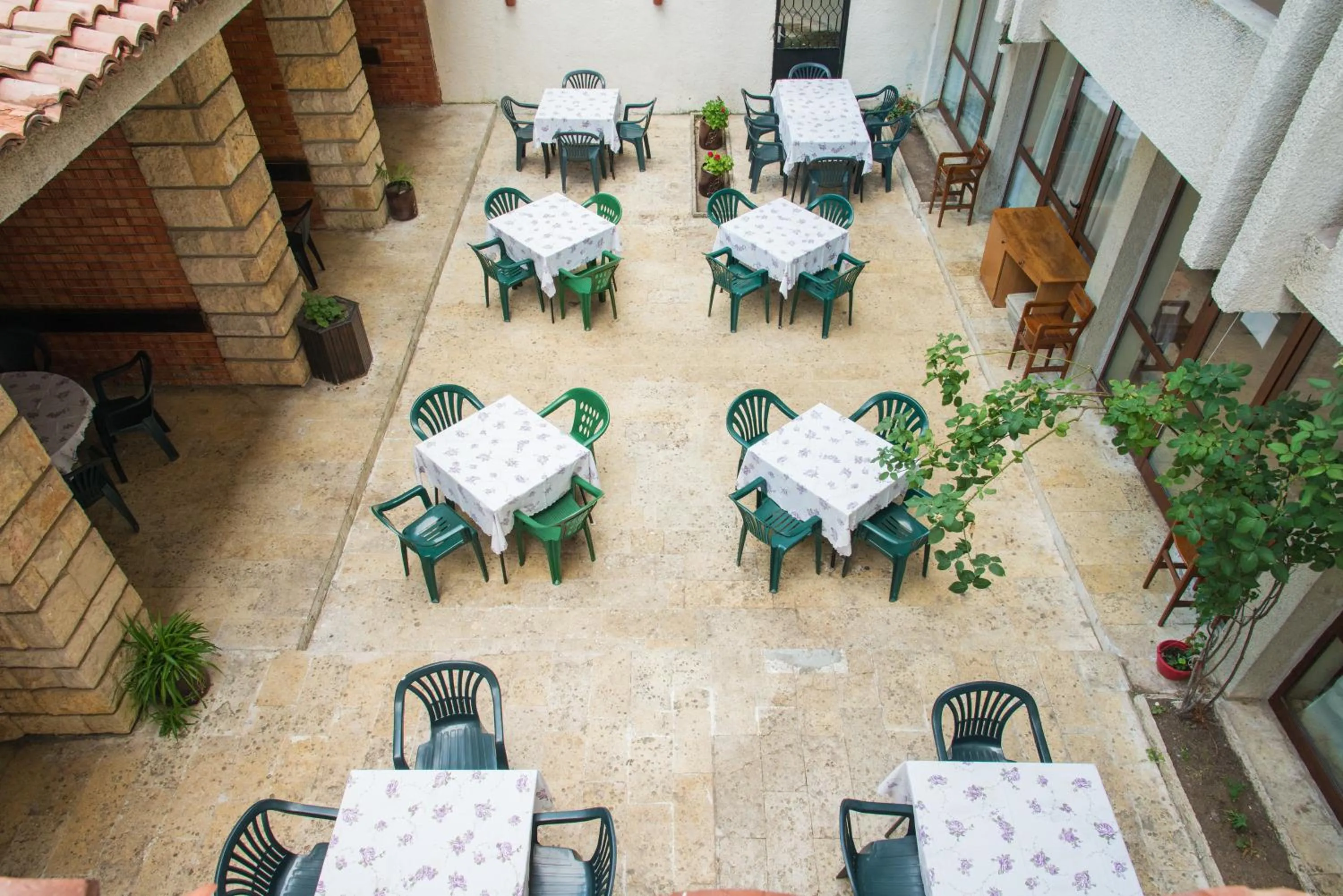 Restaurant/places to eat in Hotel PRESLAV