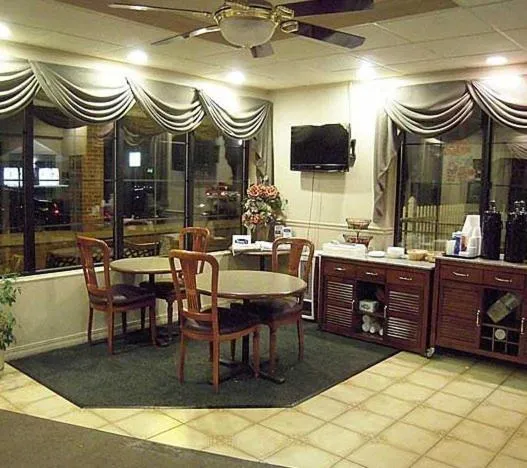 Restaurant/places to eat in Colonie Inn and Suites