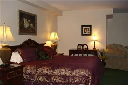 Photo of the whole room, Bed in Colonie Inn and Suites