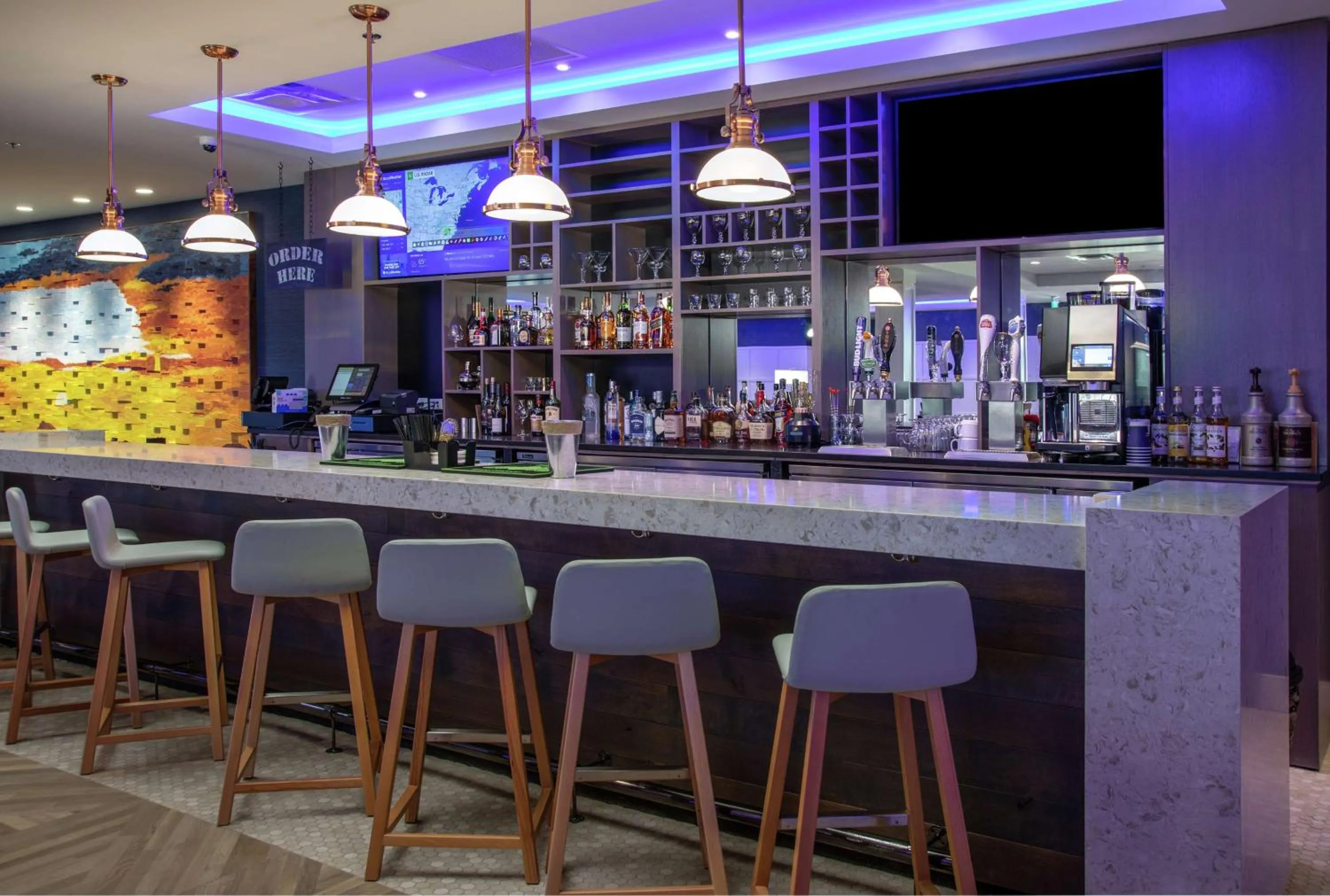 Lounge or bar in DoubleTree by Hilton Hot Springs